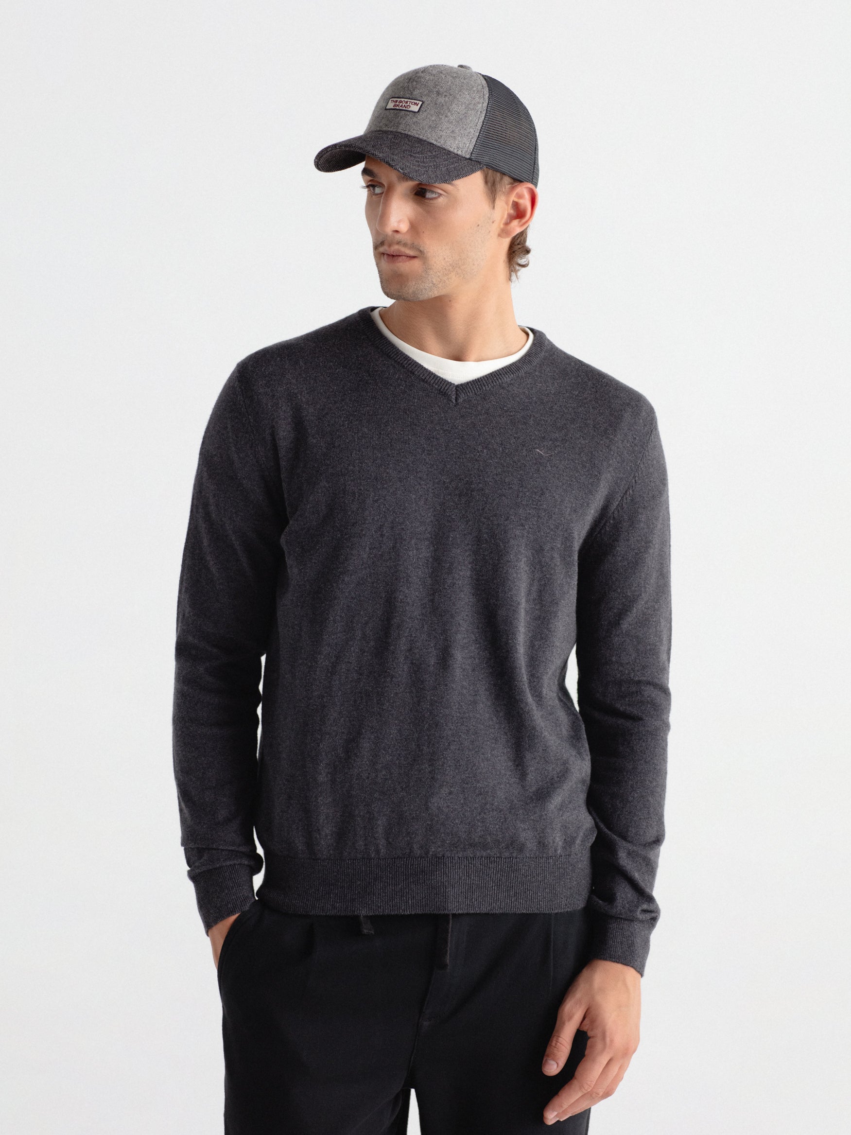 Cashmere sweater with a V-neck.