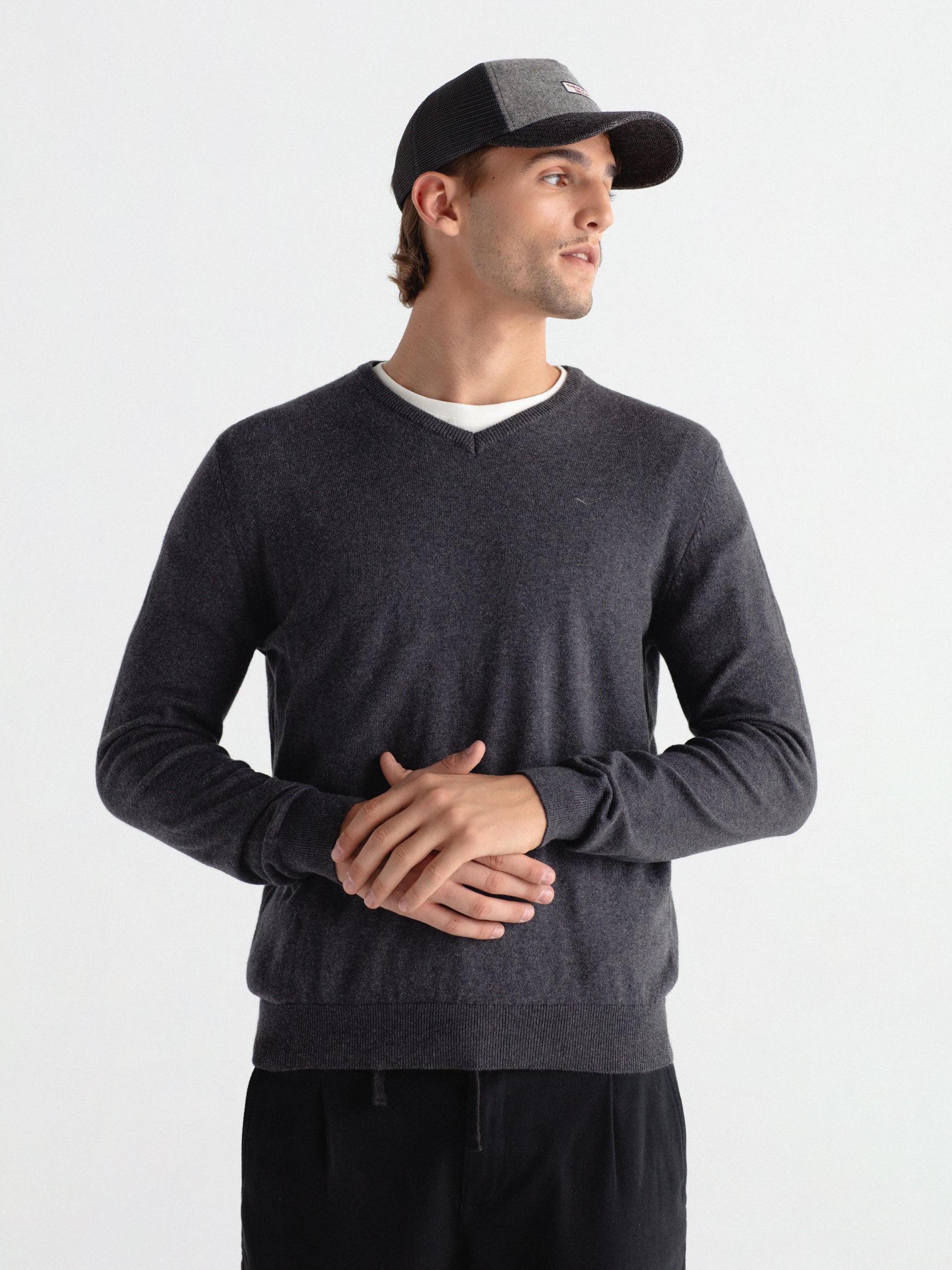 Cashmere sweater with a V-neck.