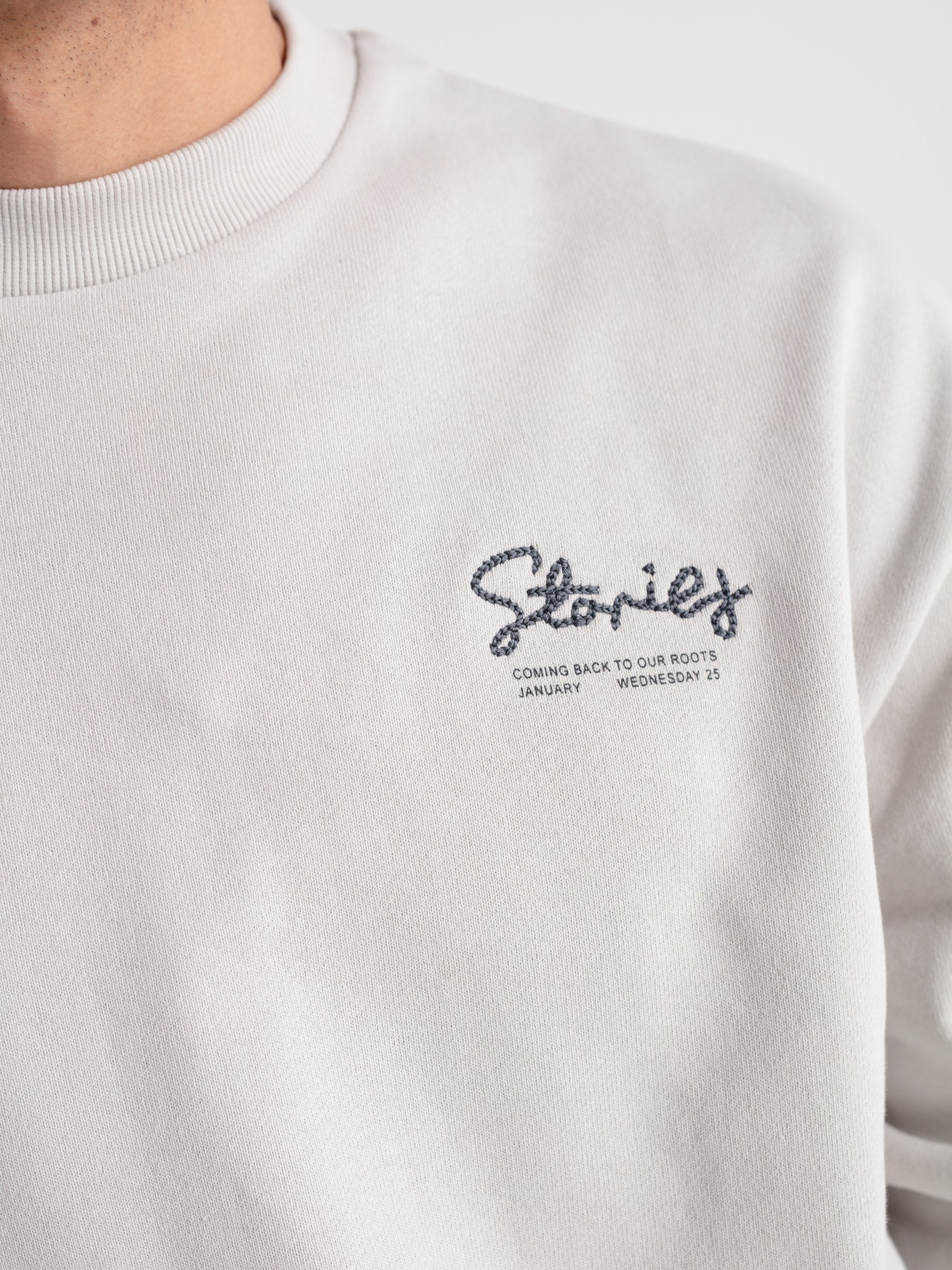 Oversized sweatshirt embroidered with stories