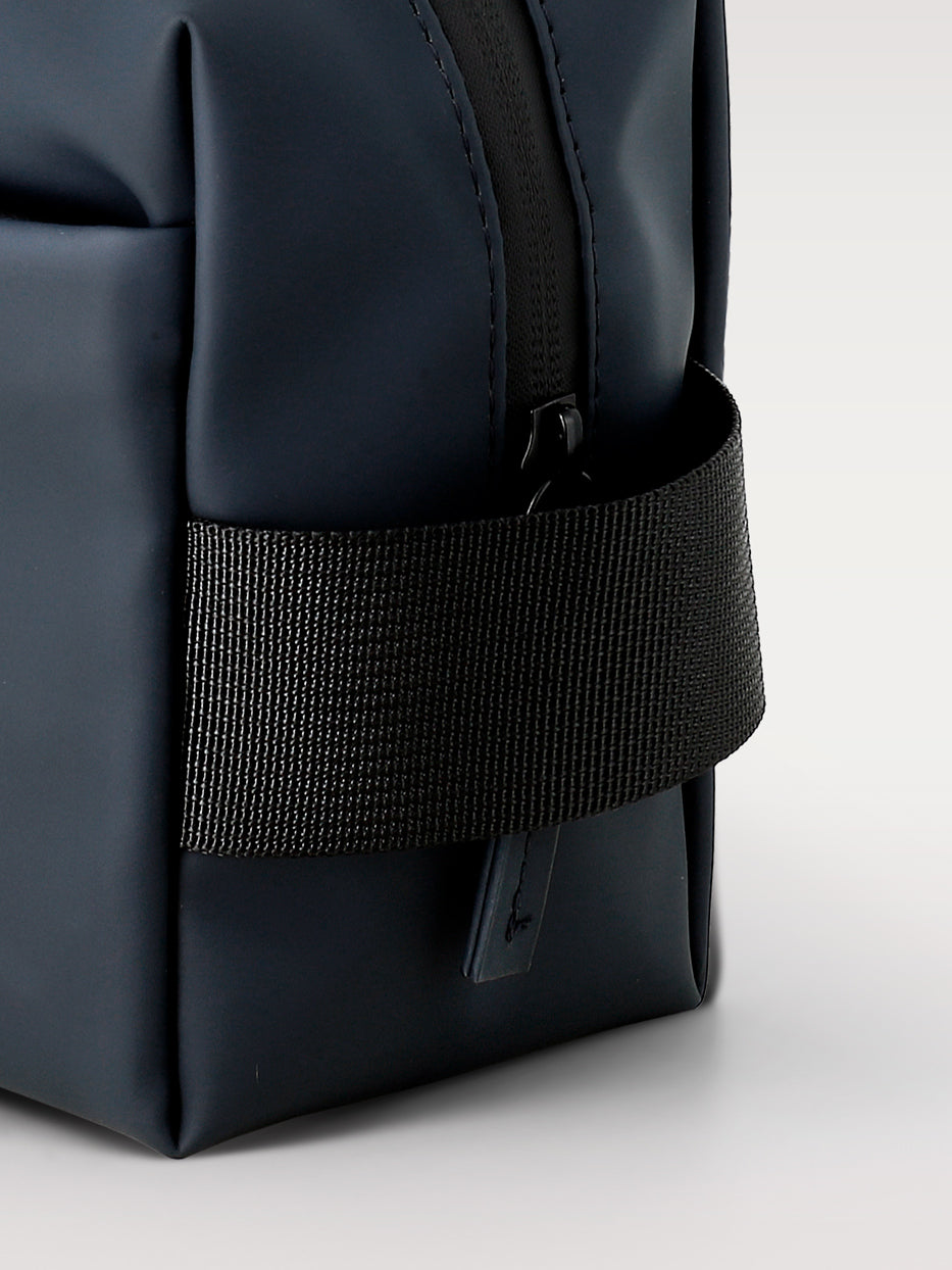 Travel toiletries bag