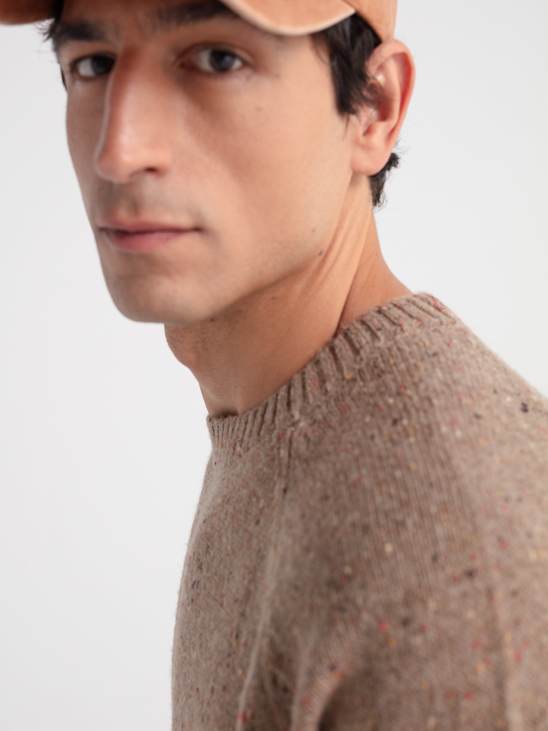 Crew neck sweater with nep yarn