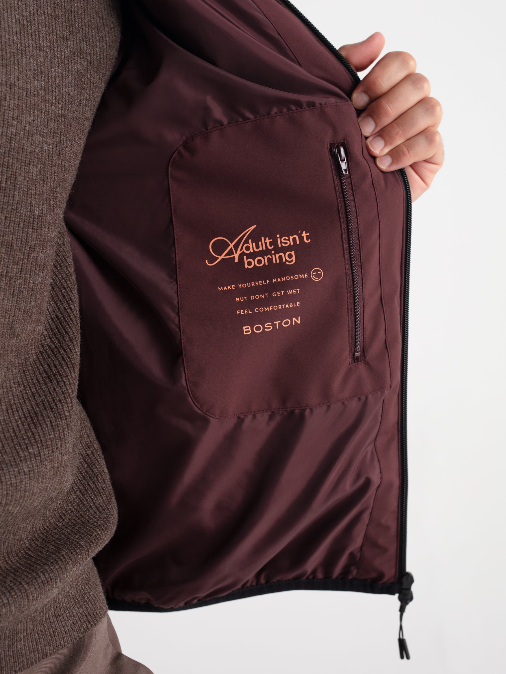 Cazadora funcional con capucha