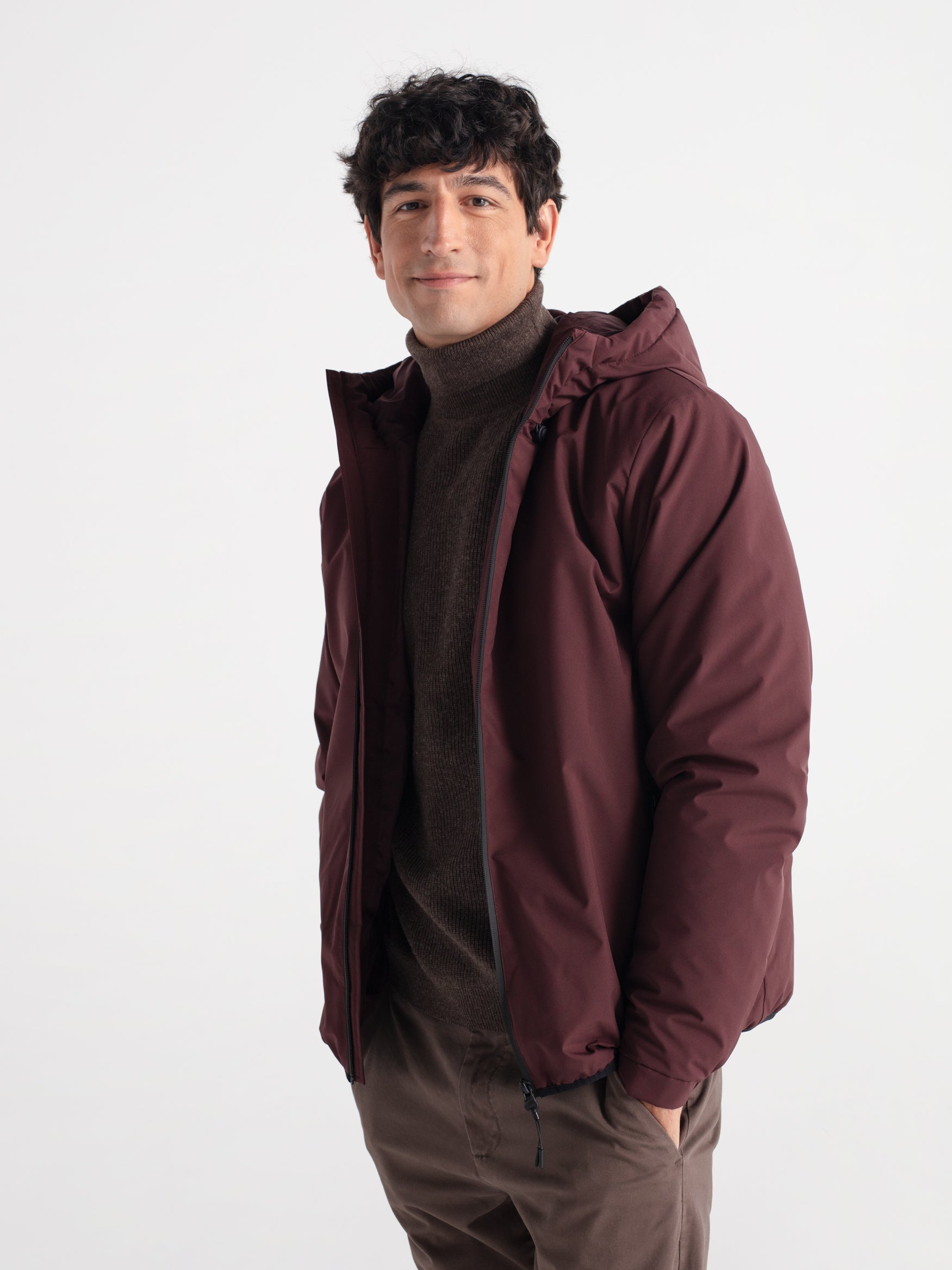 Cazadora funcional con capucha