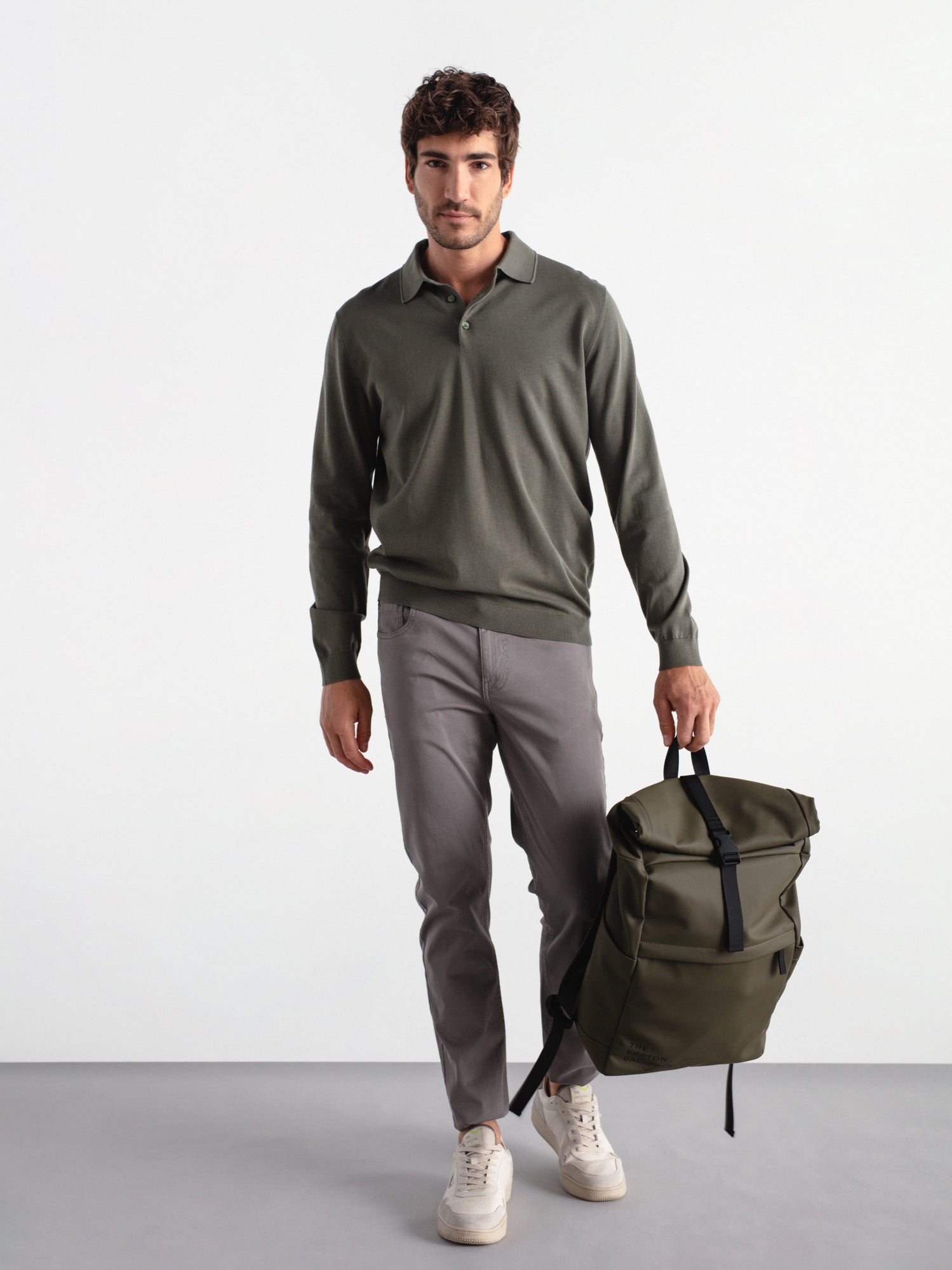 Pantalón slim fit sarga