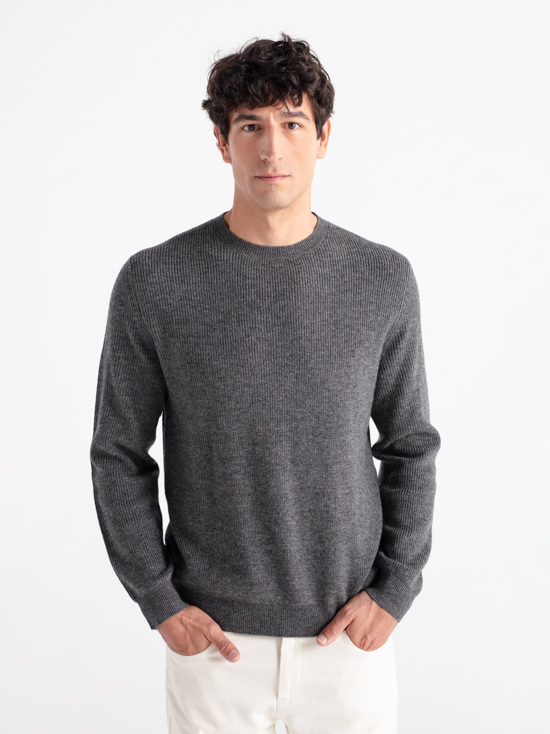 Wool sweater, boxy neck, English stitch.