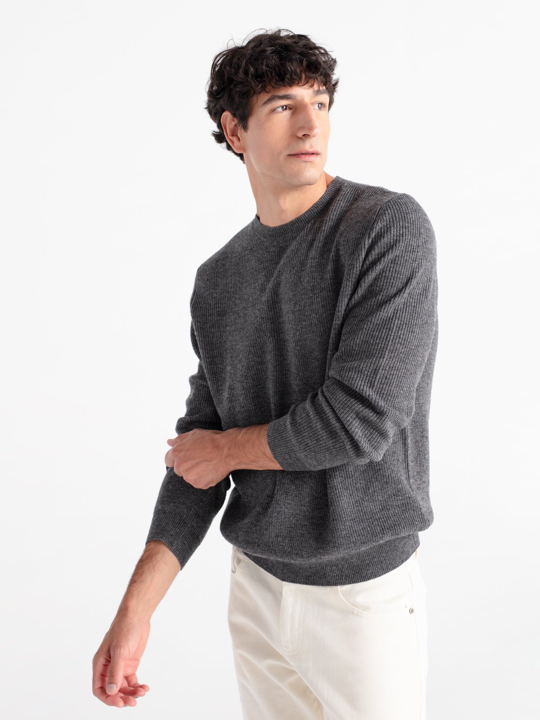 Wool sweater, boxy neck, English stitch.