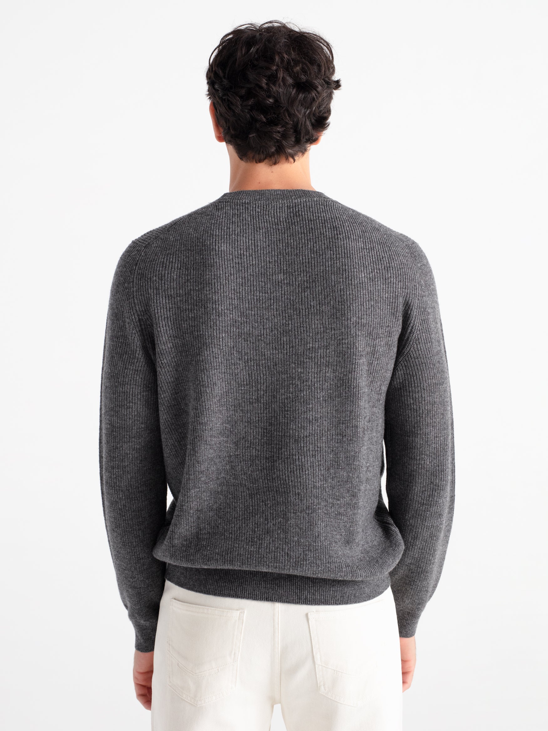 Wool sweater, boxy neck, English stitch.