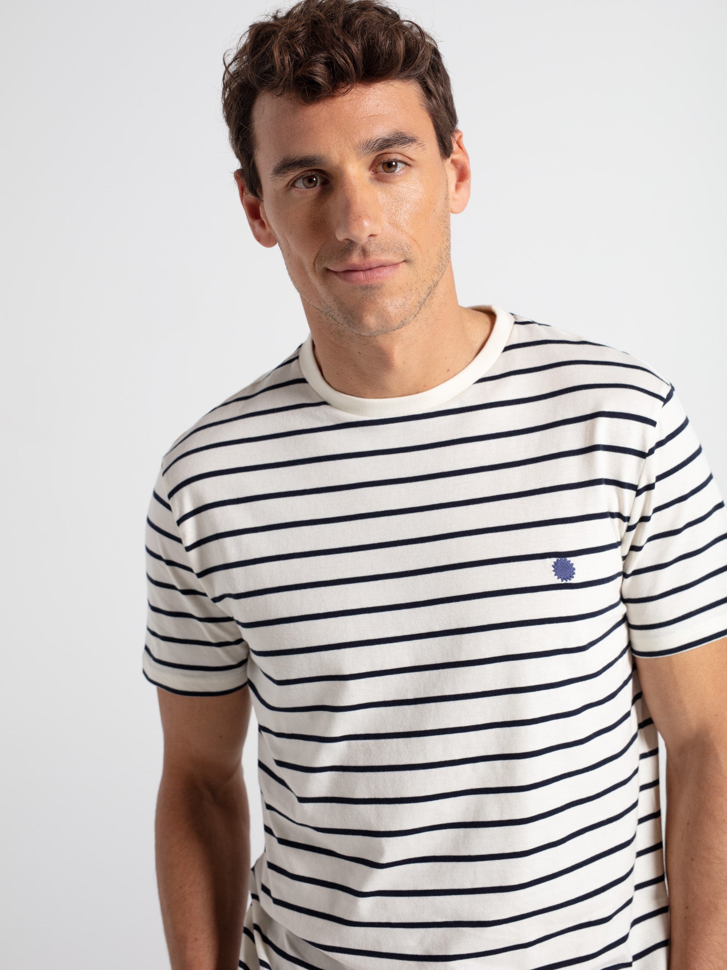 Camiseta manga corta rayas bordado