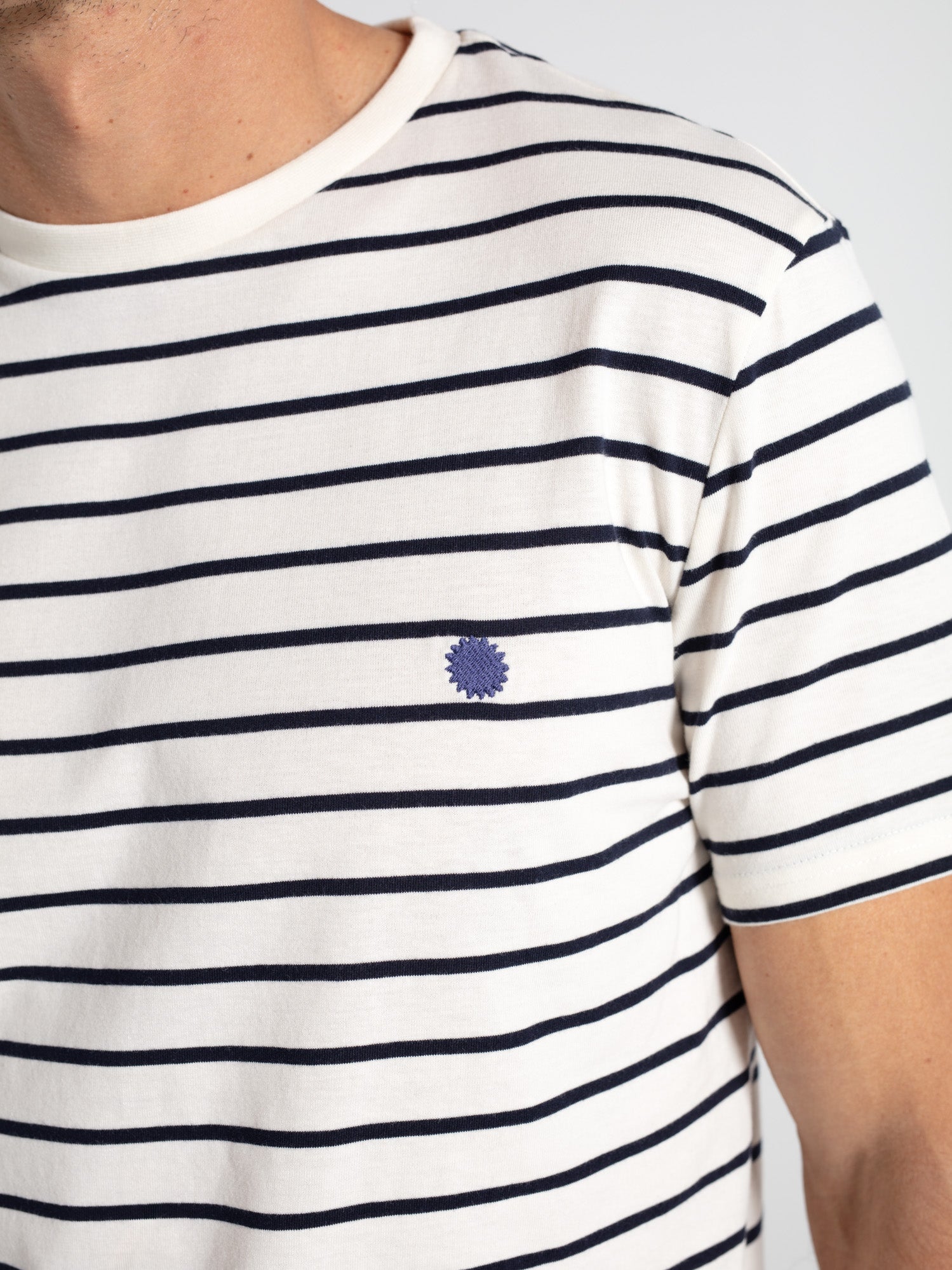 Camiseta manga corta rayas bordado