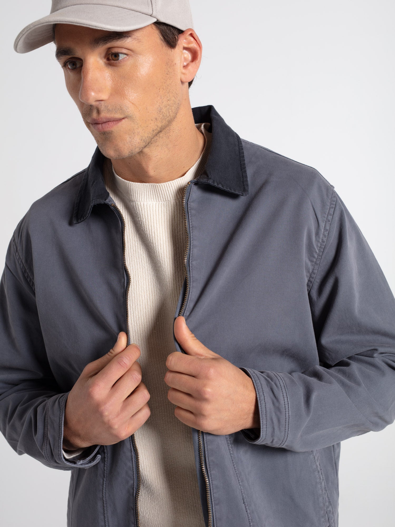 Cazadora worker