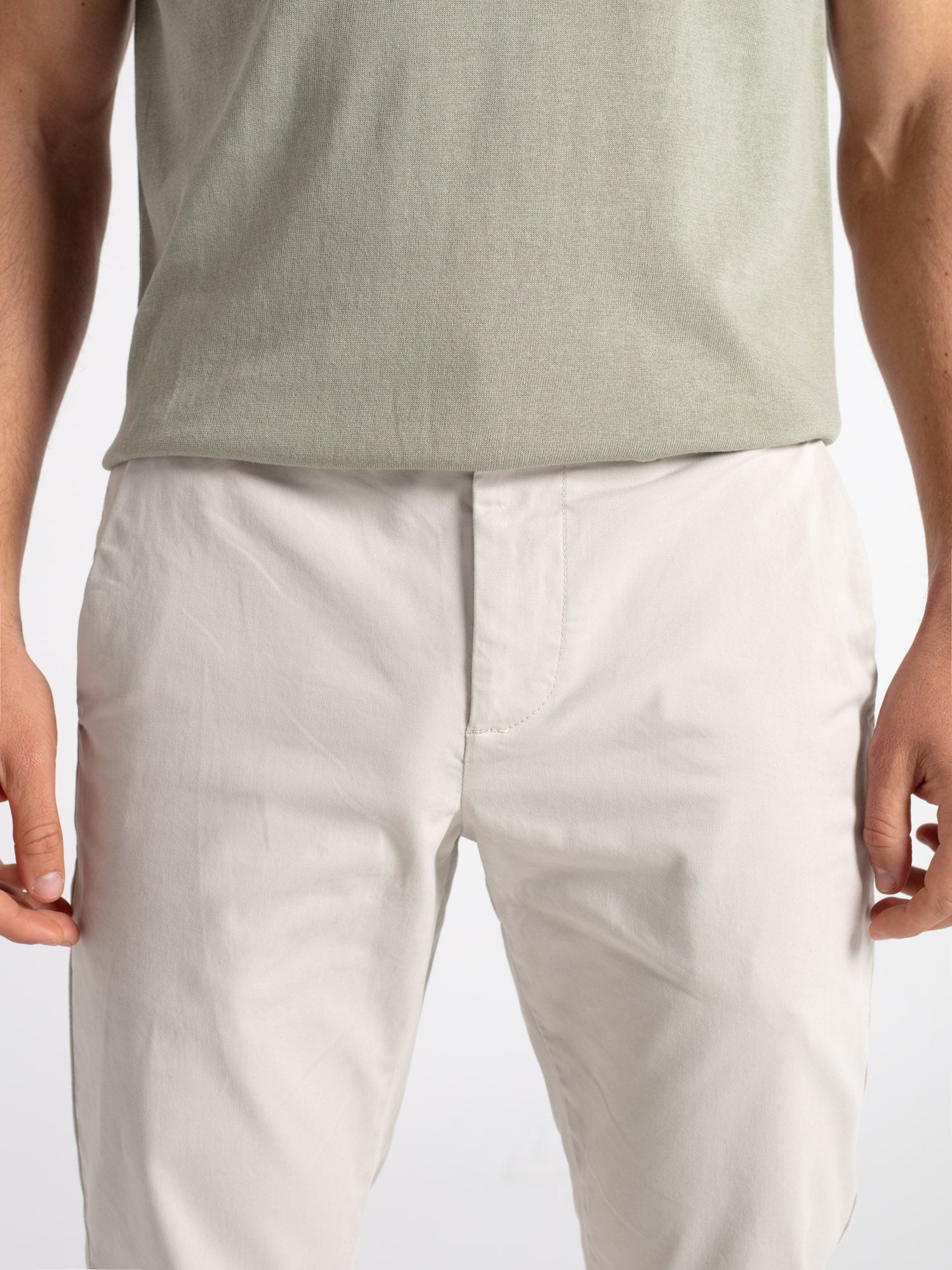 Pantalón chino slim fit esencial