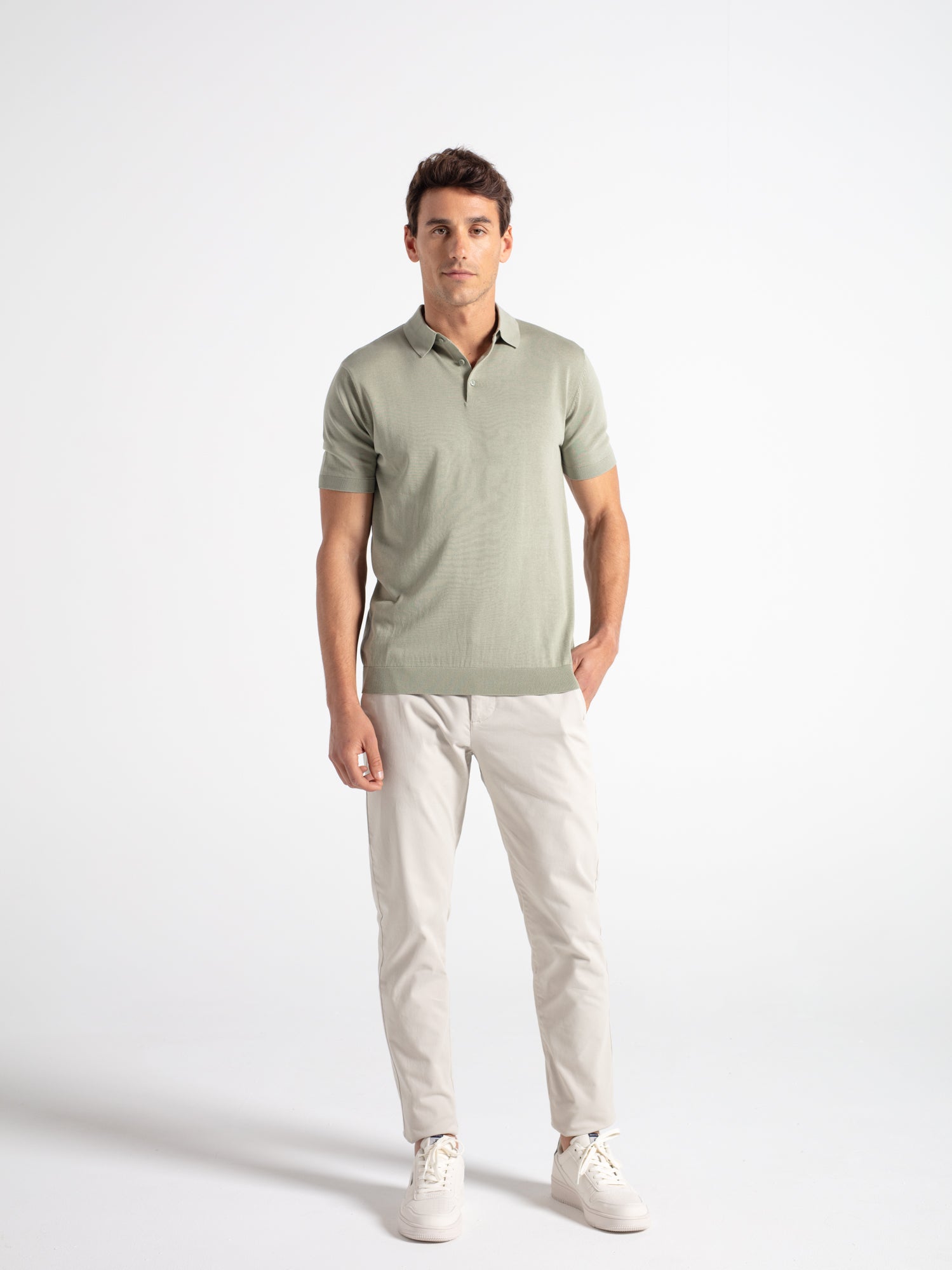 Pantalón chino slim fit esencial