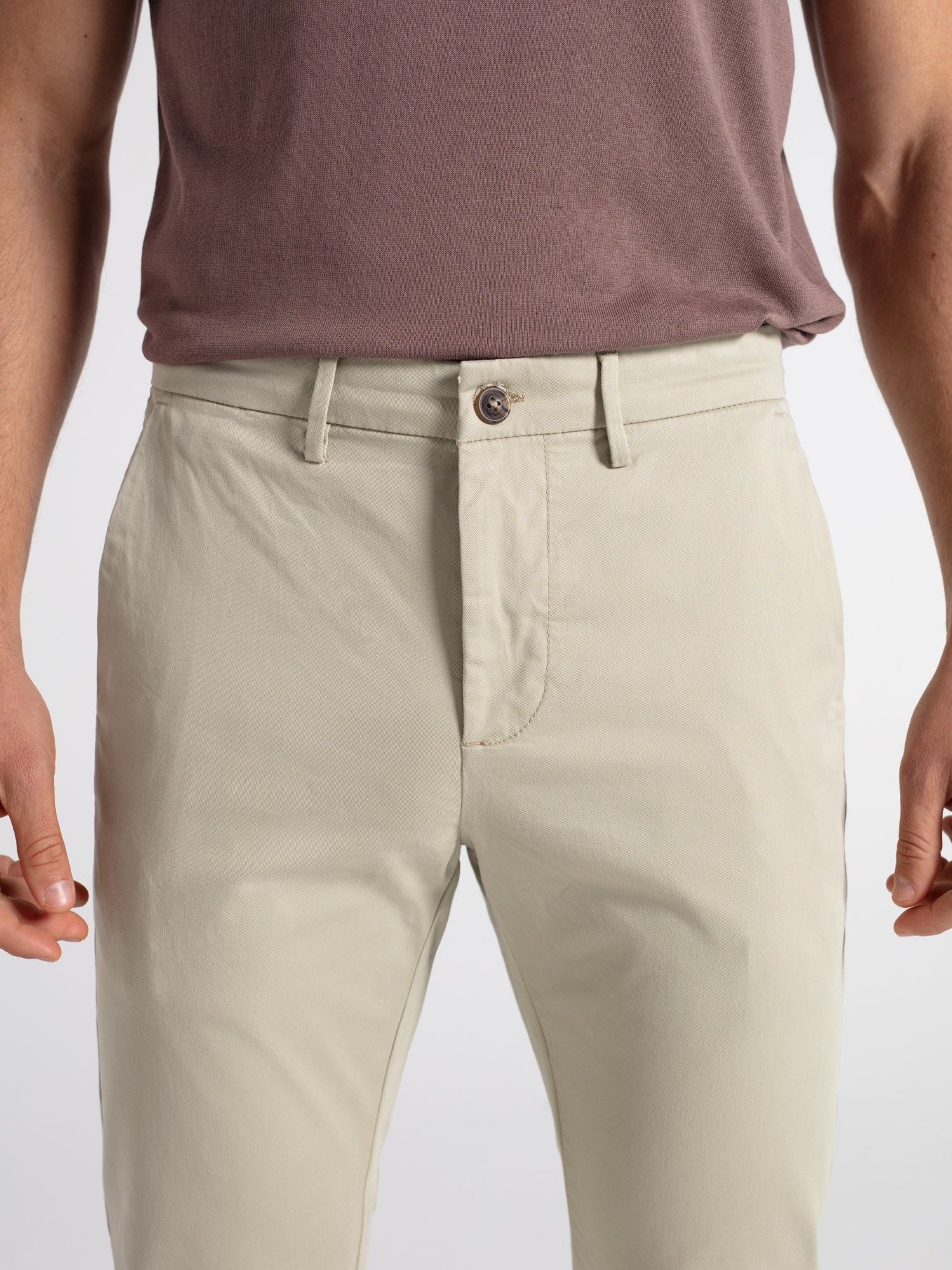 Pantalón chino slim fit esencial