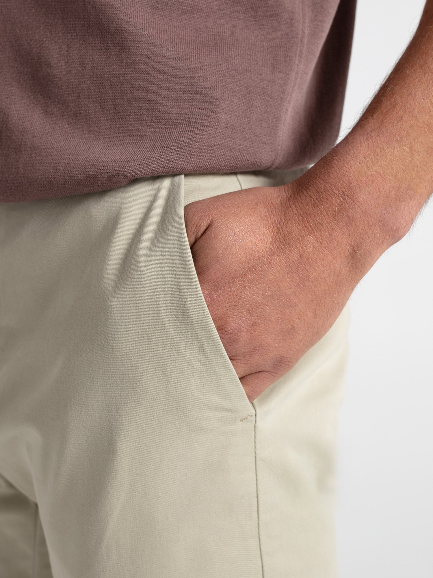Pantalón chino slim fit esencial