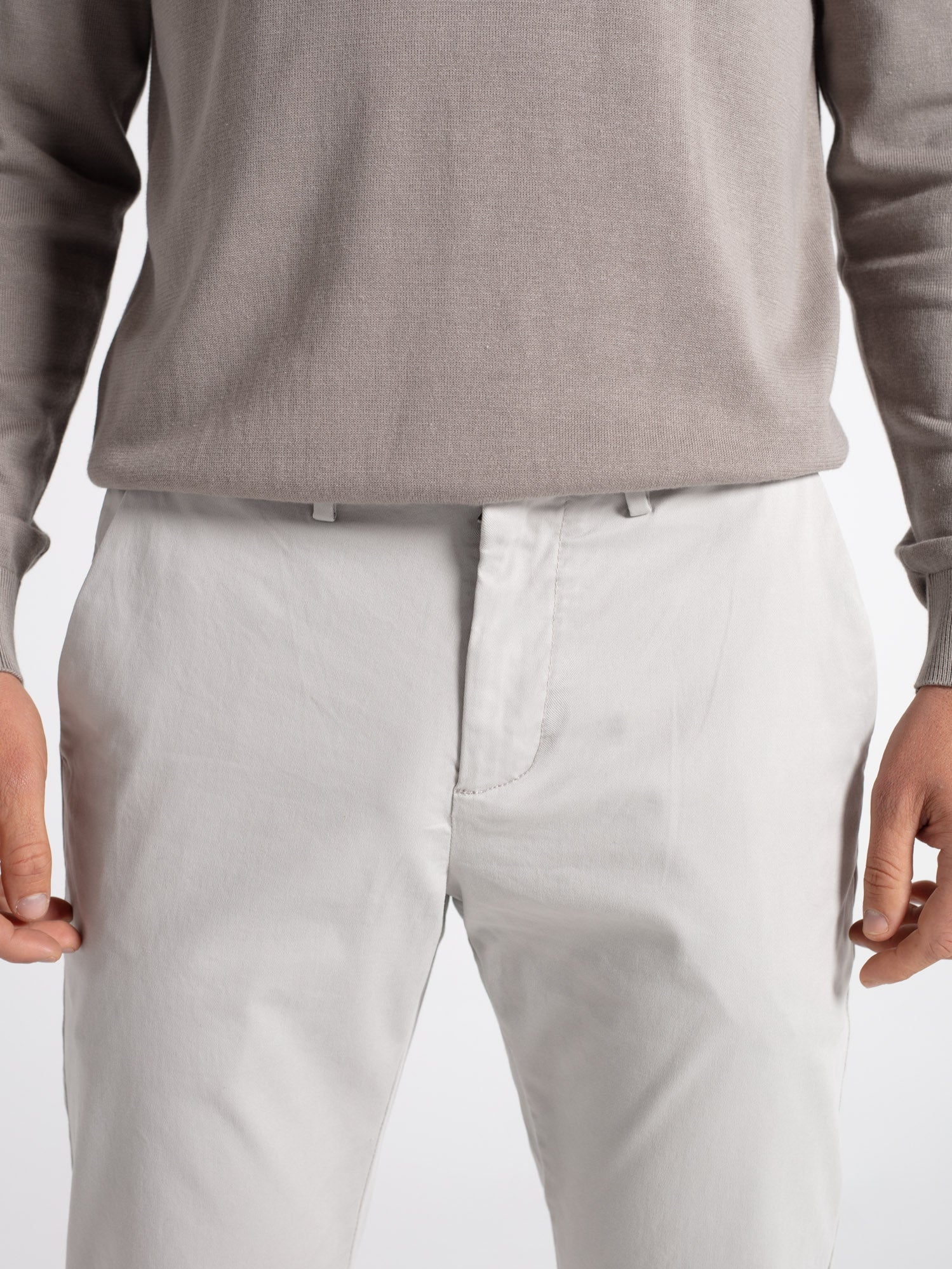 Pantalón chino slim fit esencial