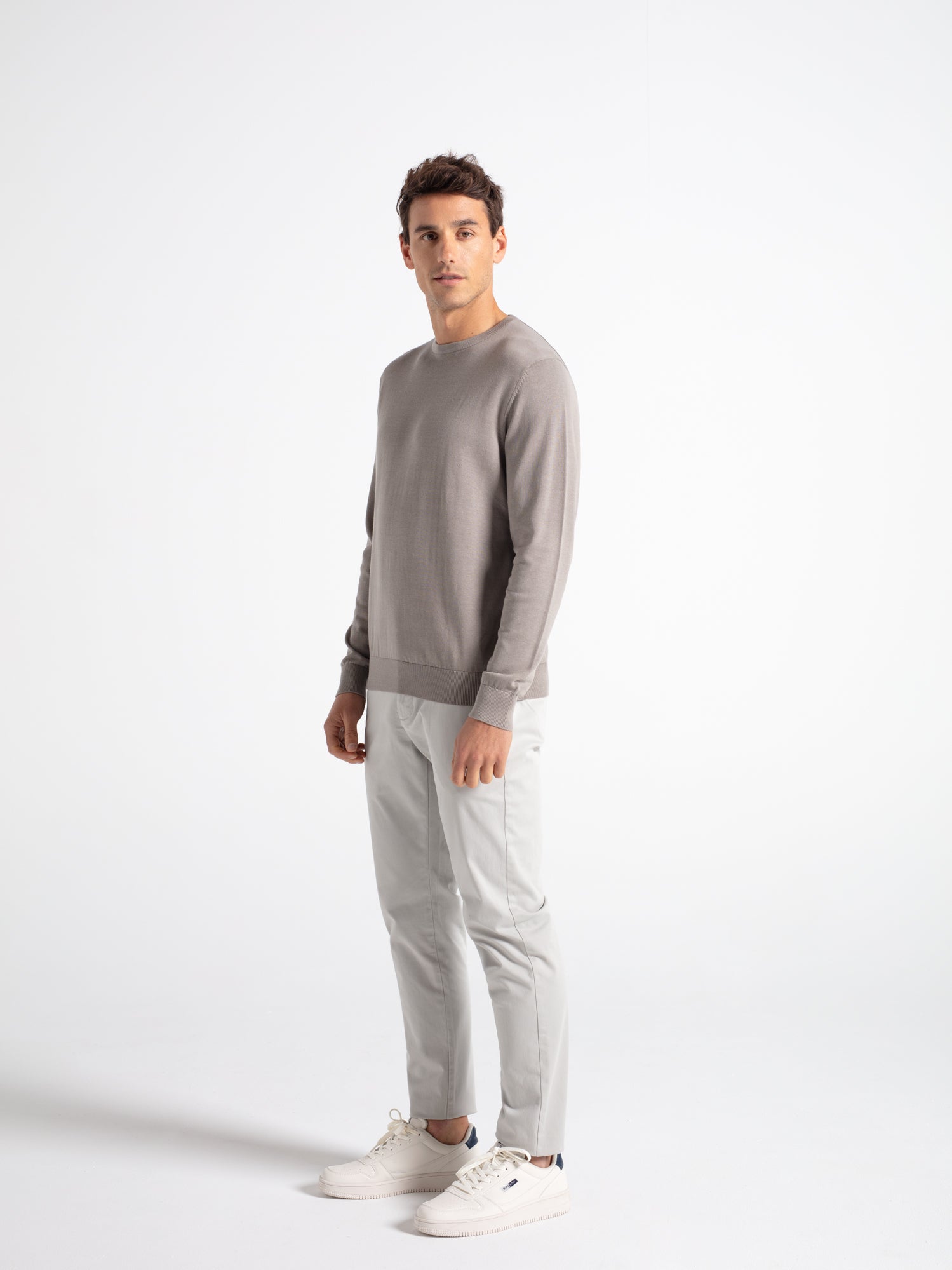 Pantalón chino slim fit esencial