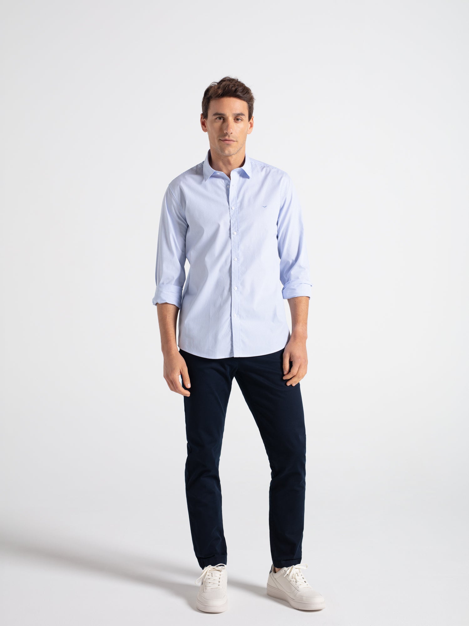 Pantalón chino slim fit esencial