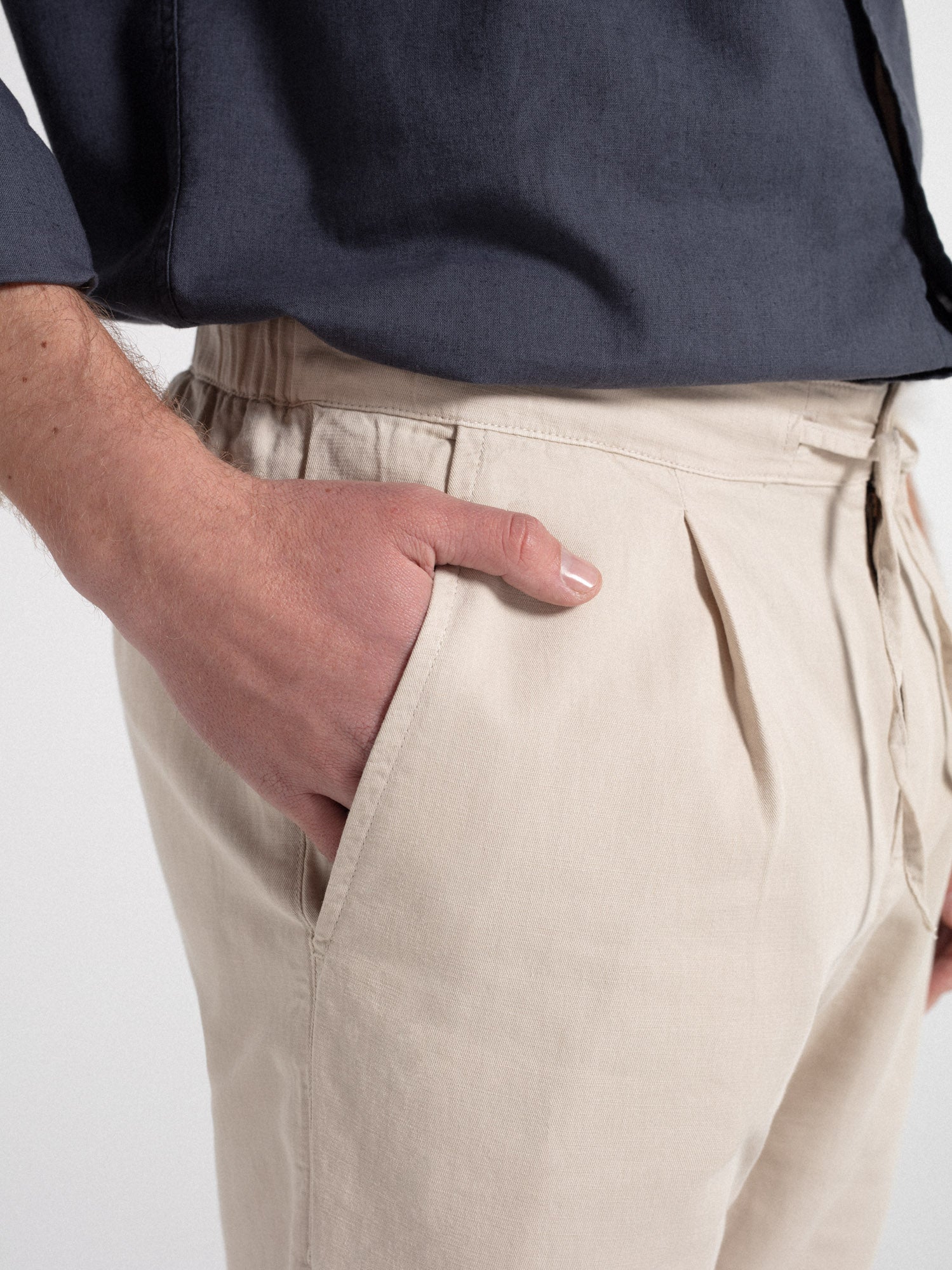 Pantalón de lino con pinzas