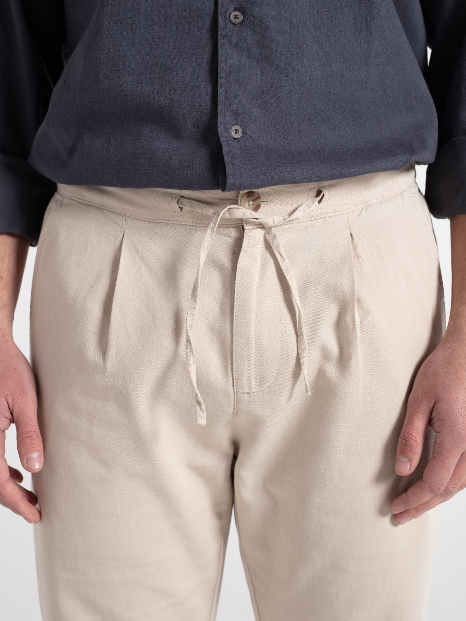 Pantalón de lino con pinzas