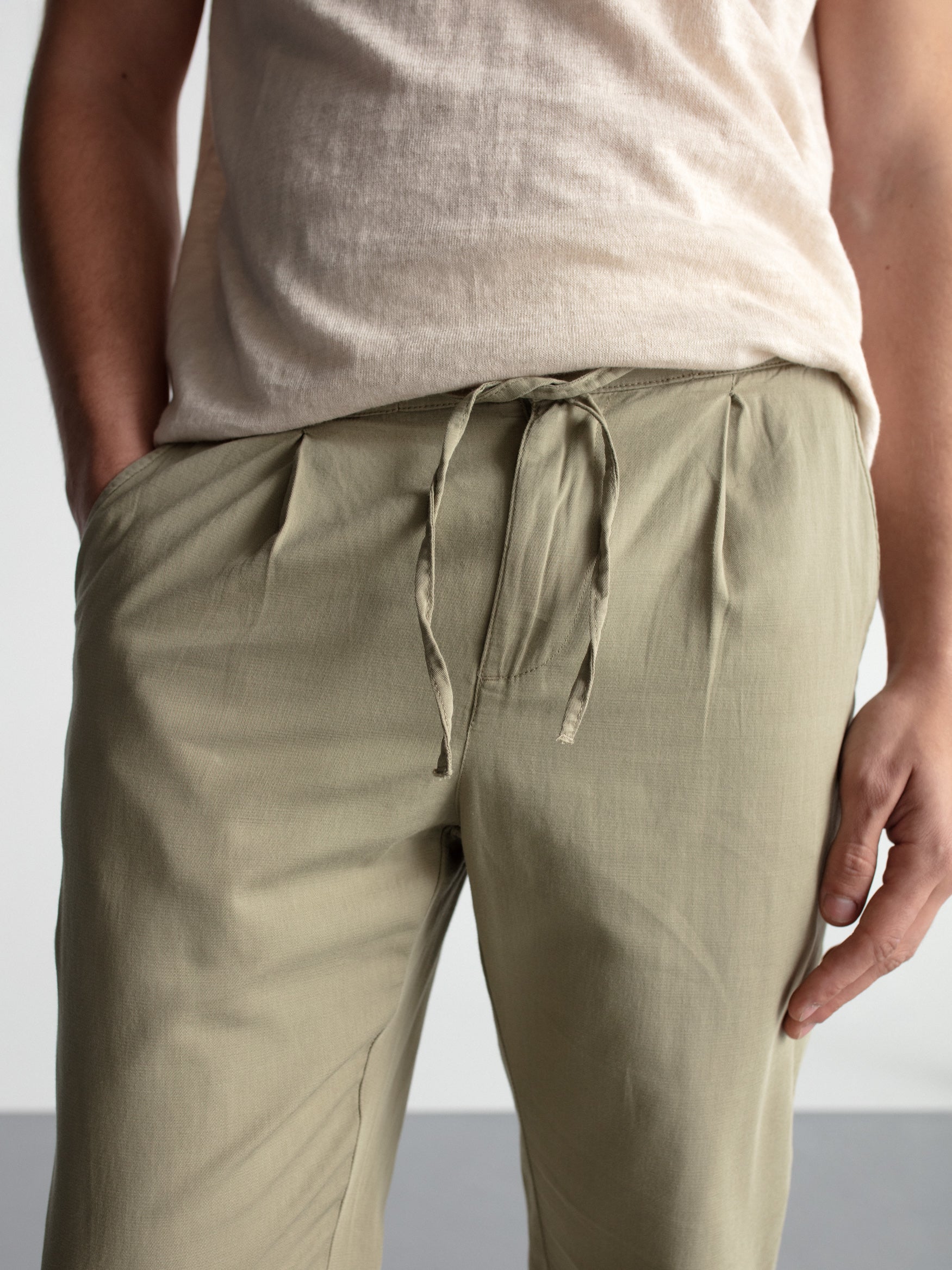 Pantalón de lino con pinzas