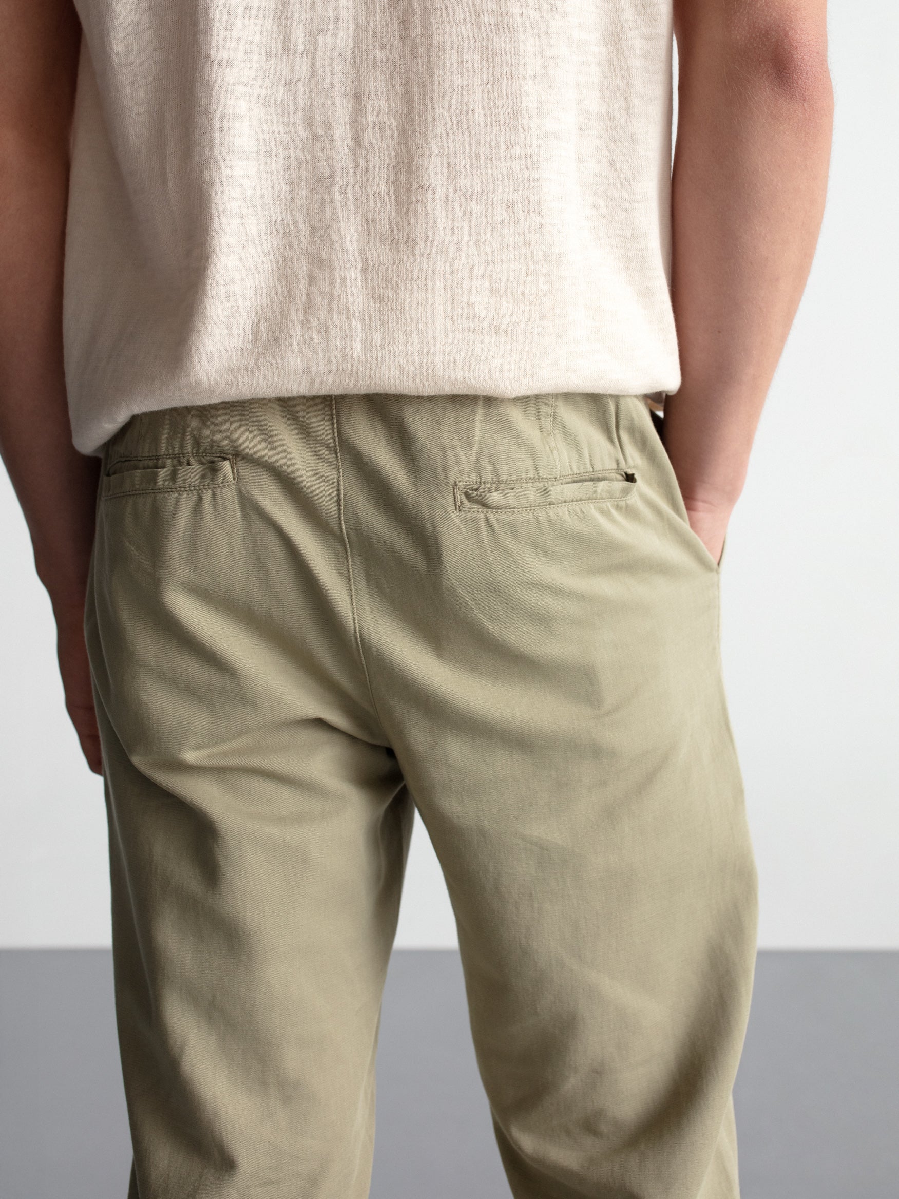 Pantalón de lino con pinzas