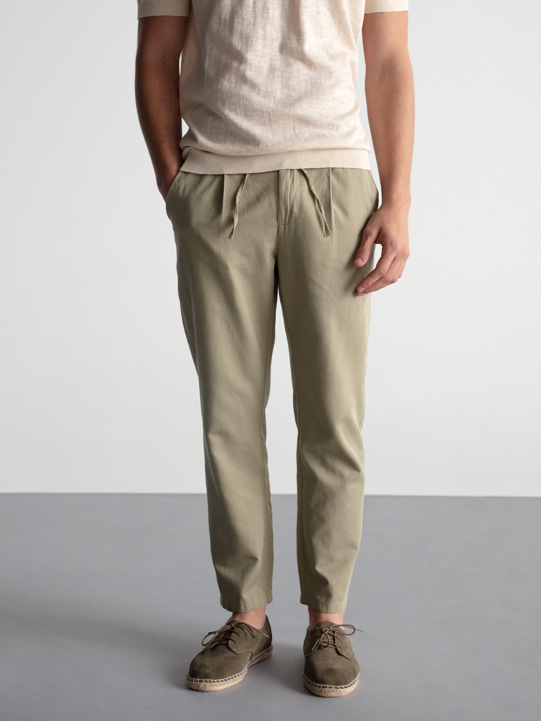 Pantalón de lino con pinzas