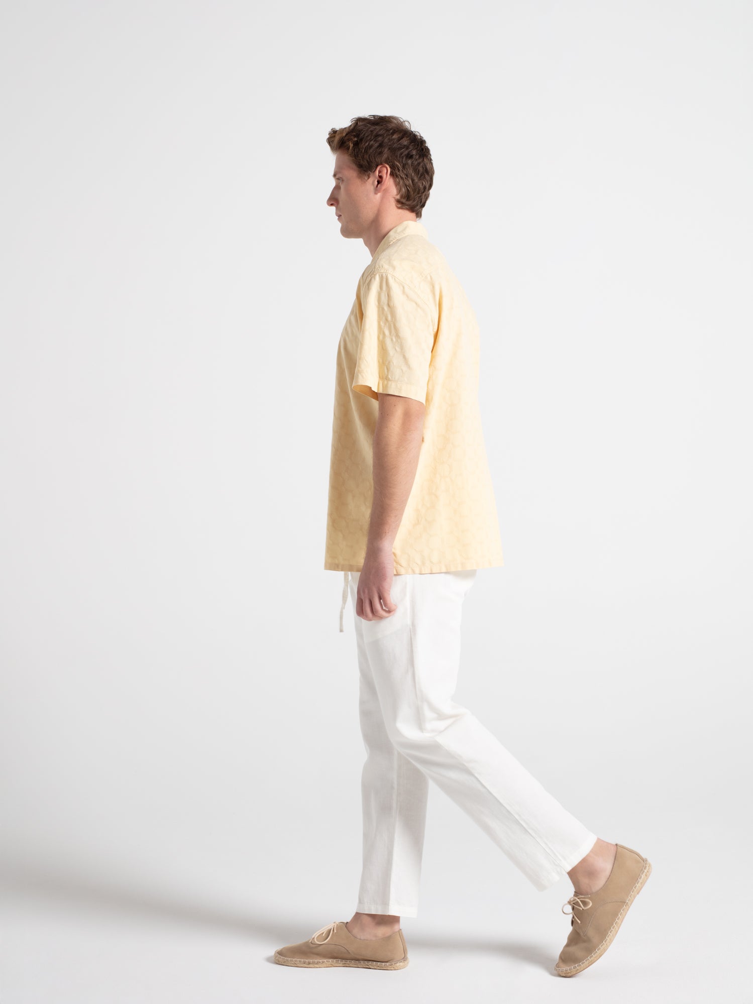 Pantalón de lino con pinzas