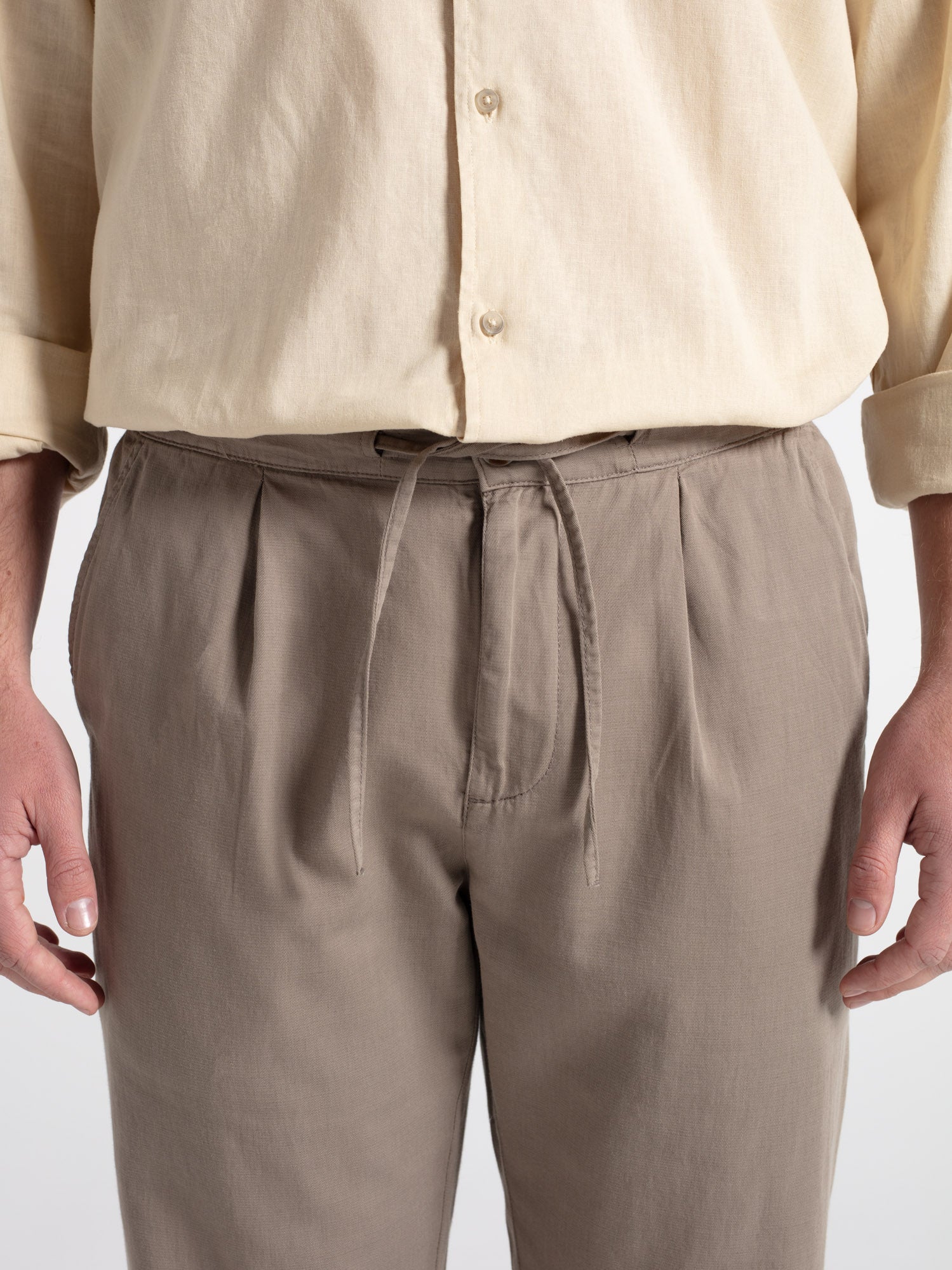 Pantalón de lino con pinzas