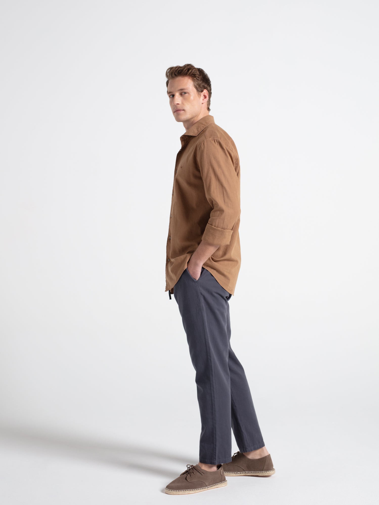 Pantalón de lino con pinzas