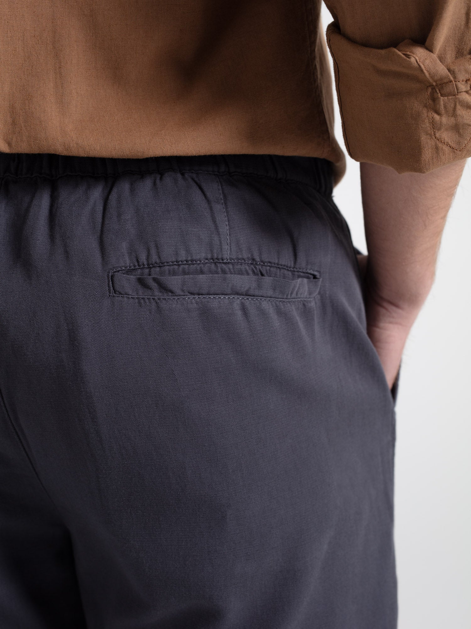 Pantalón de lino con pinzas