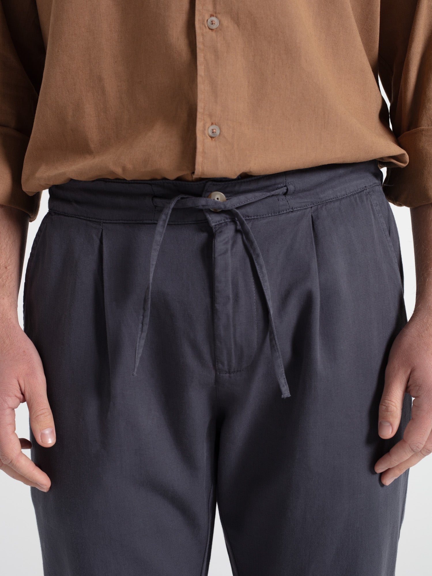 Pantalón de lino con pinzas