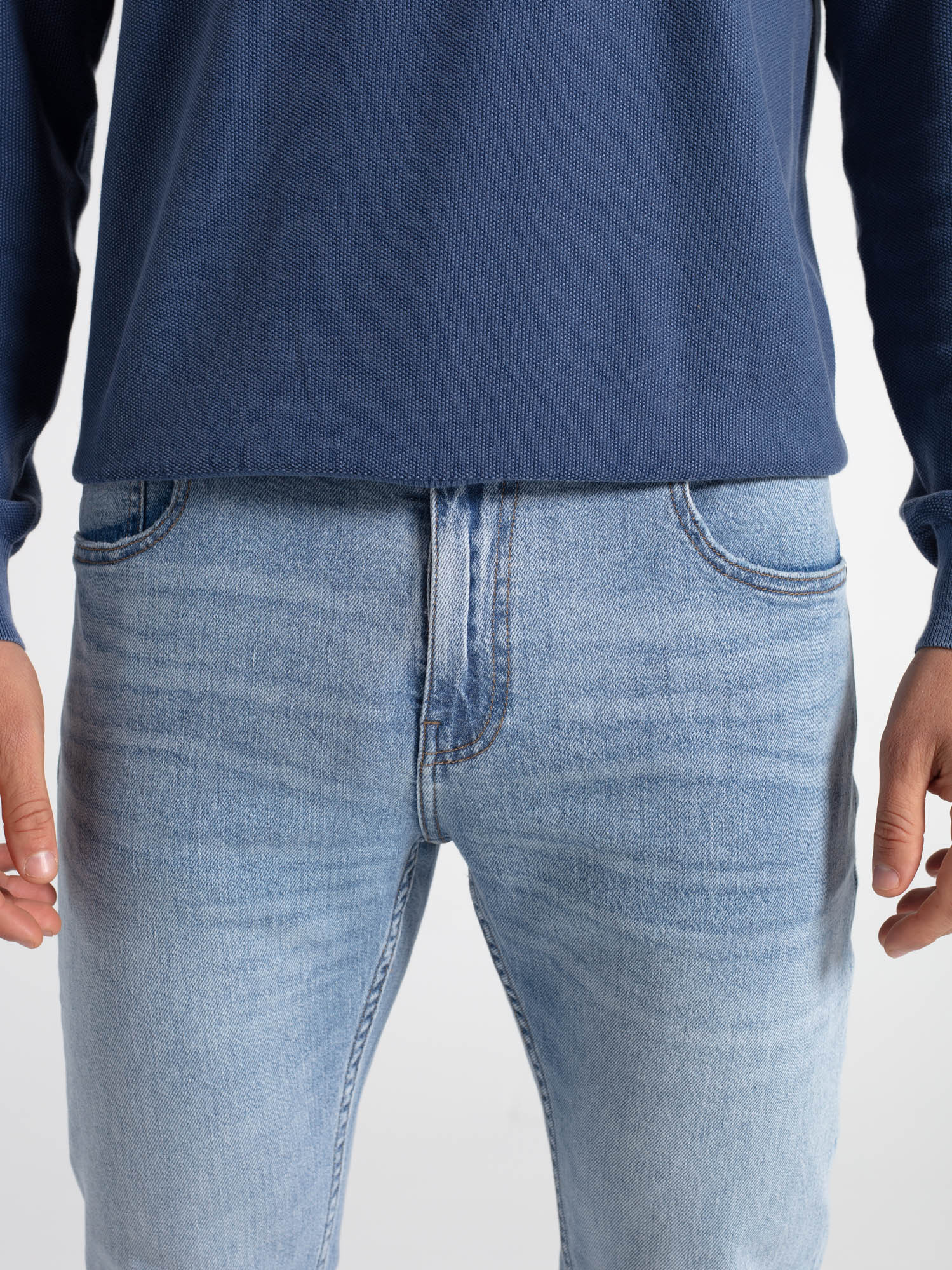 Pantalón tejano slim fit
