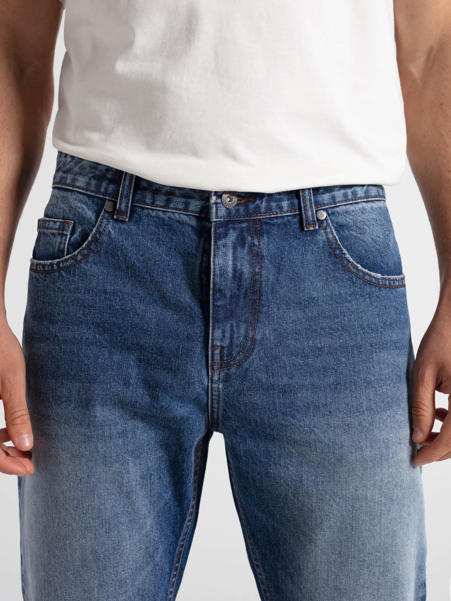 Pantalón tejano tapered
