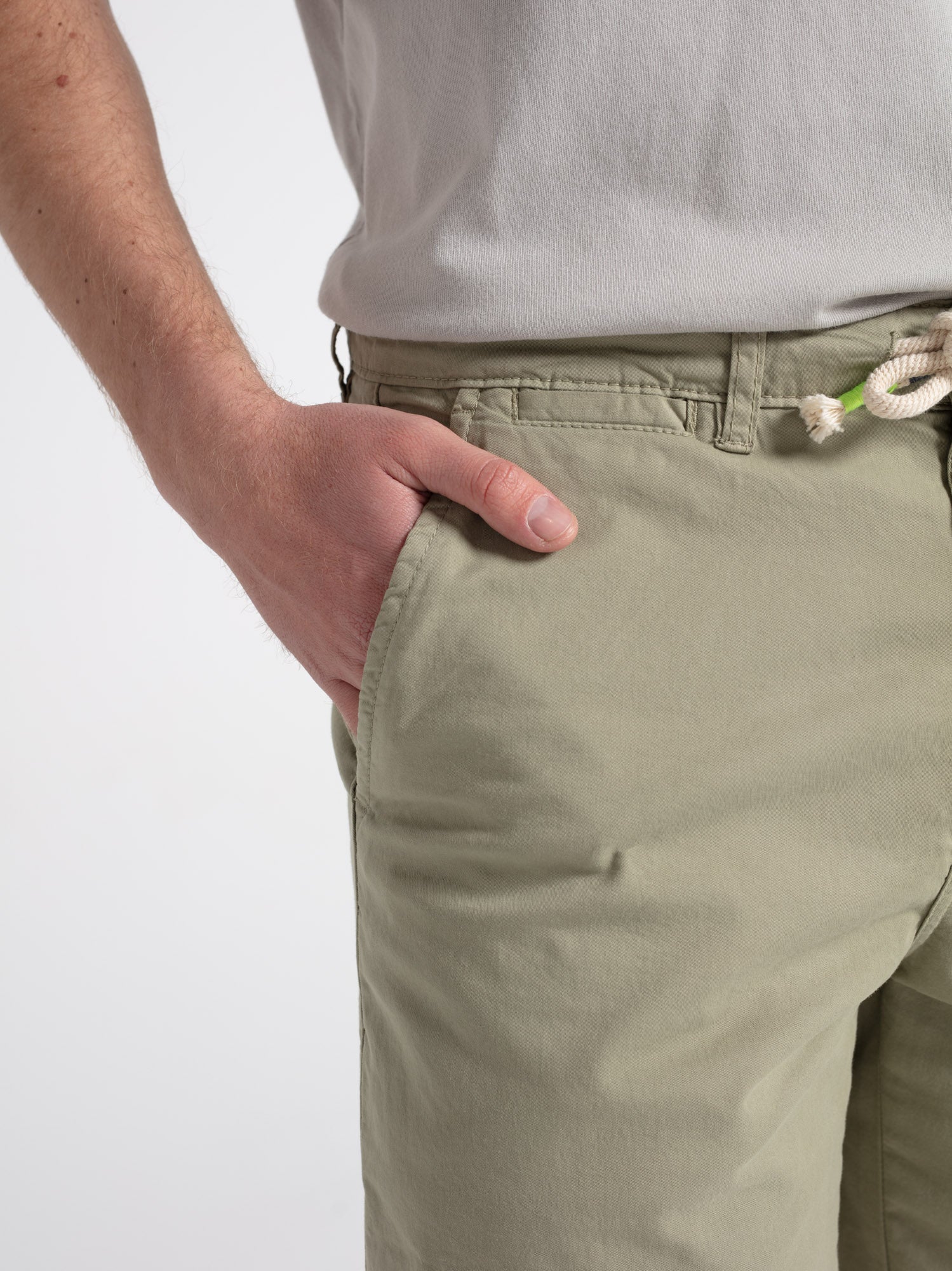 Bermuda chino cordón