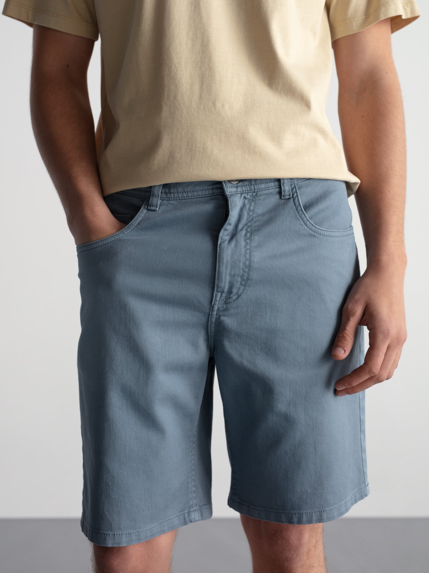 Bermuda sarga tejanera