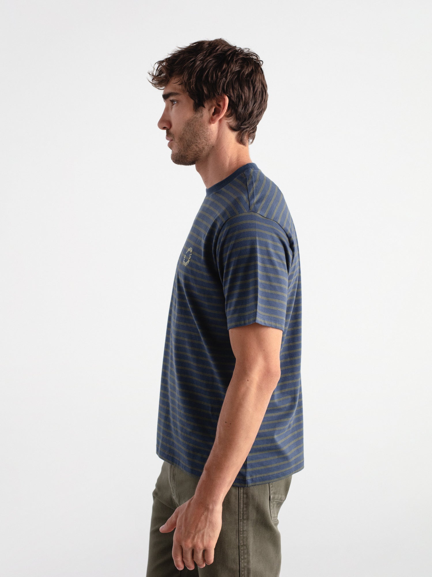 Camiseta confort rayas bordado
