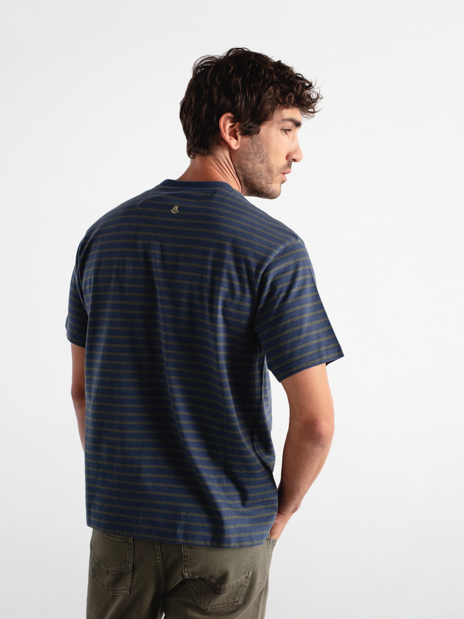 Camiseta confort rayas bordado