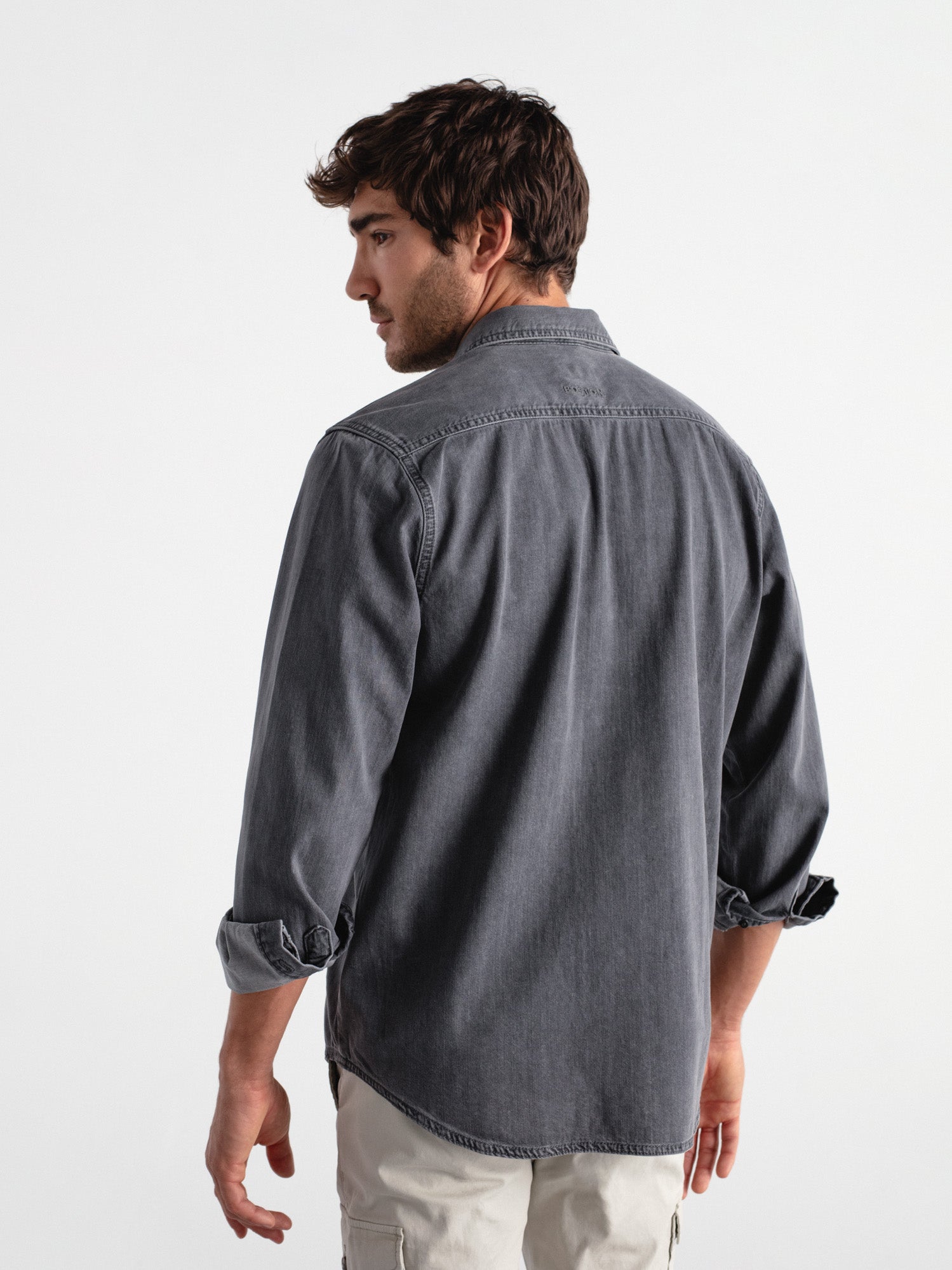 Camisa regular denim con bolsillos