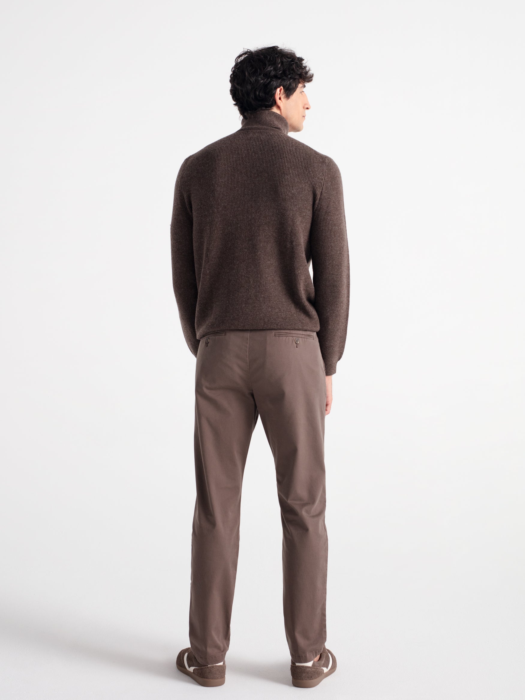 Pantalón chino slim fit esencial