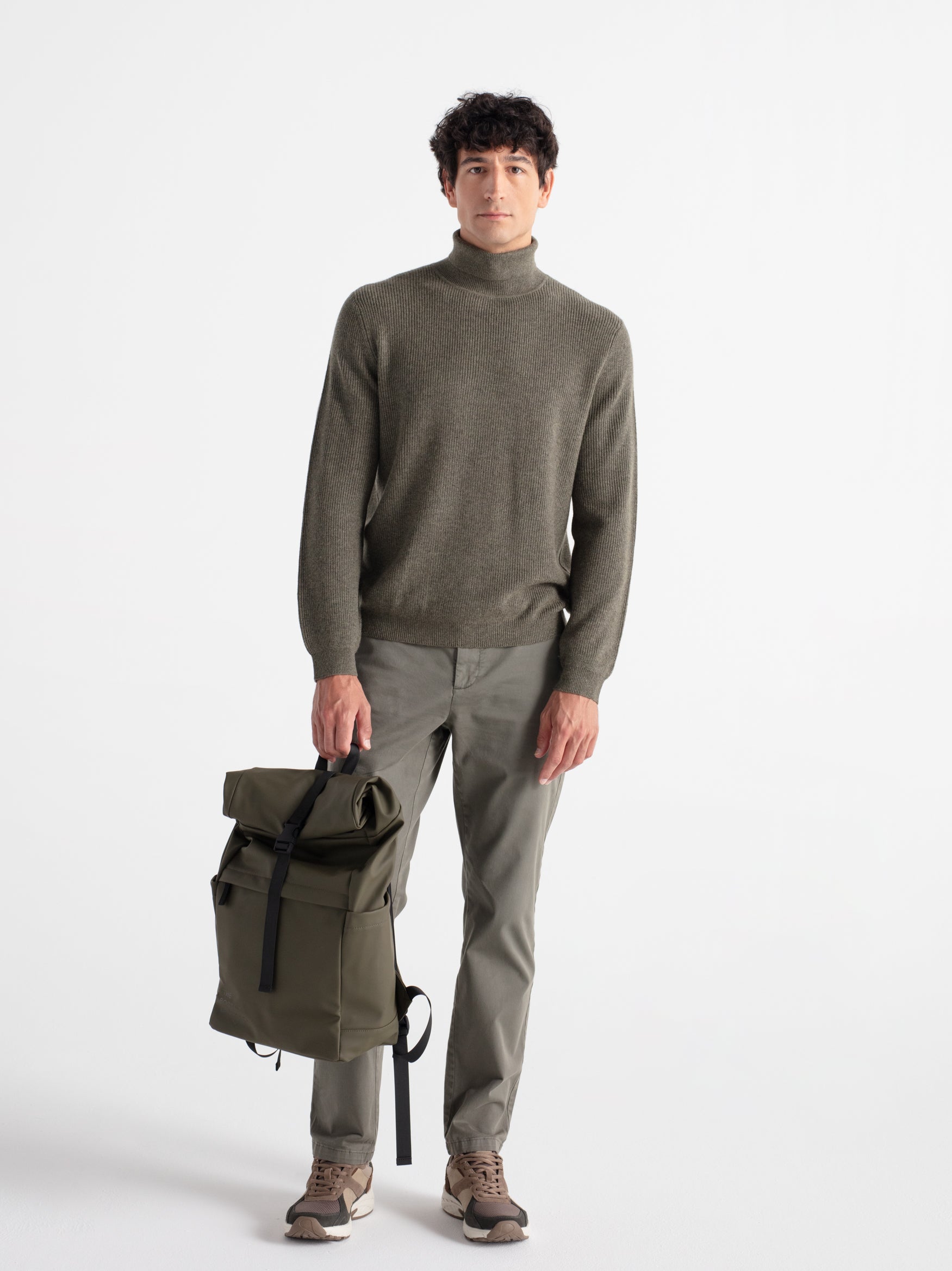 Pantalón chino slim fit esencial