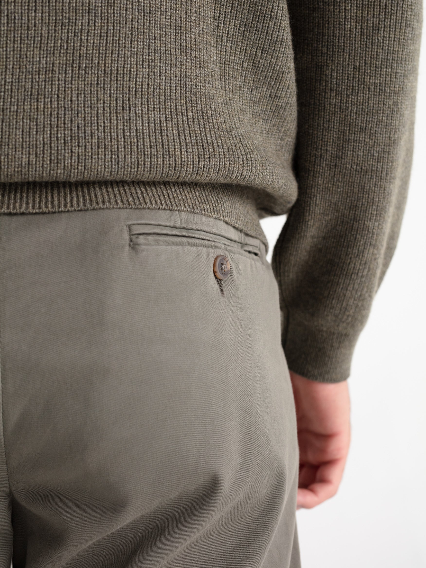 Pantalón chino slim fit esencial
