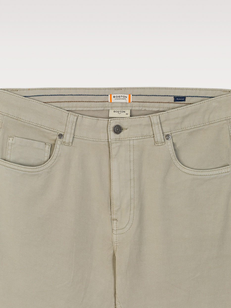 Pantalón slim fit sarga