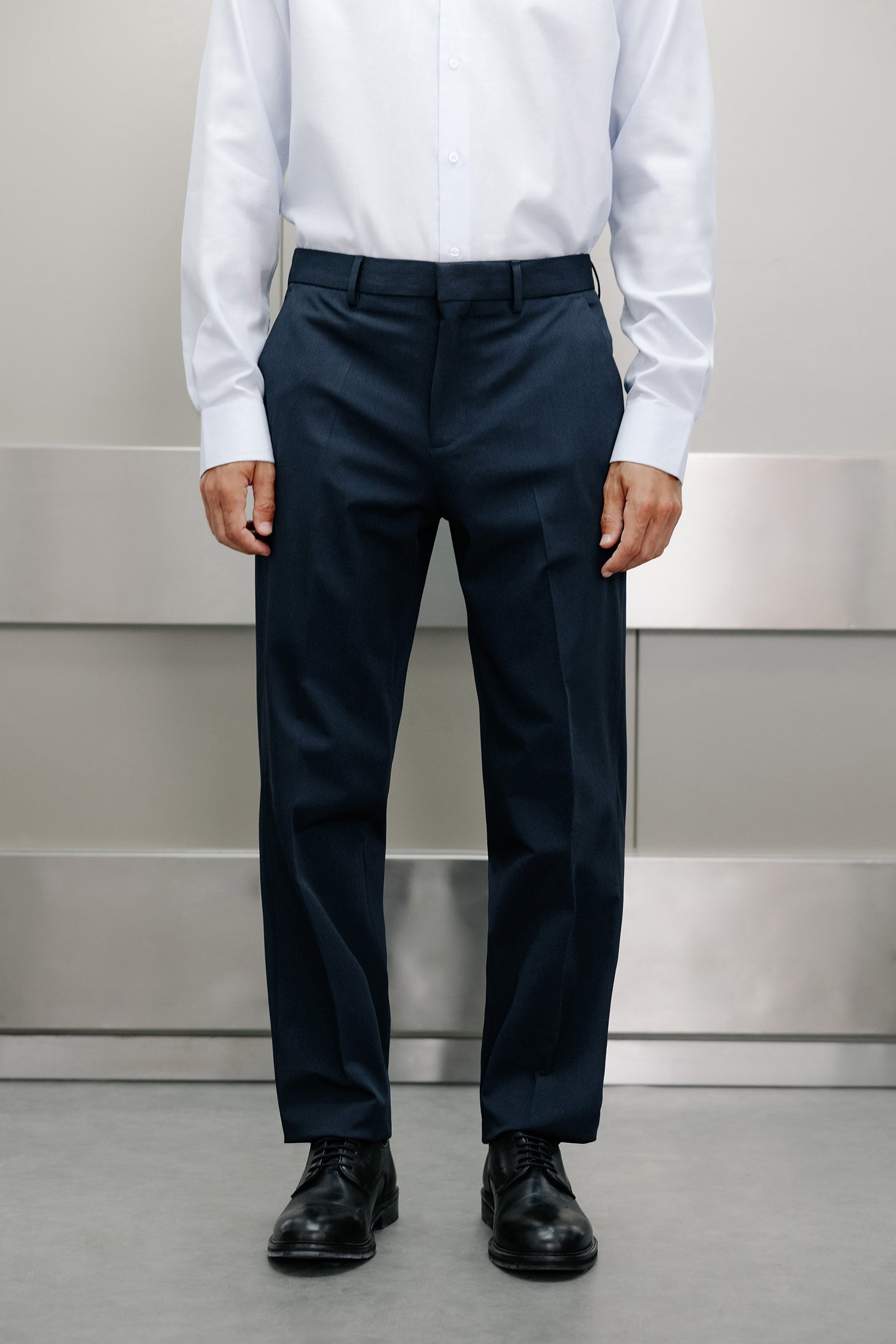 Pantalón traje slim fit liso