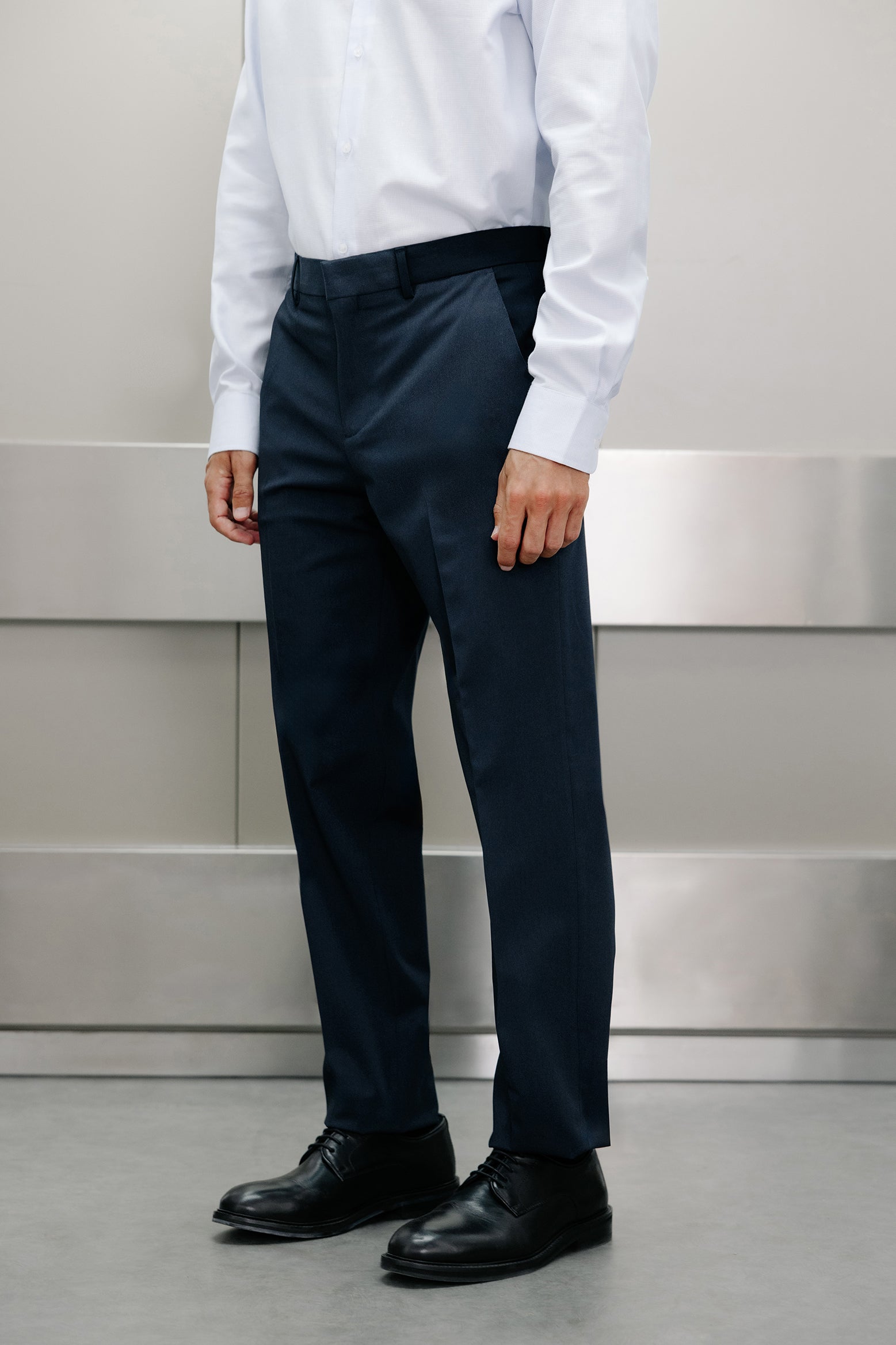 Pantalón traje slim fit liso