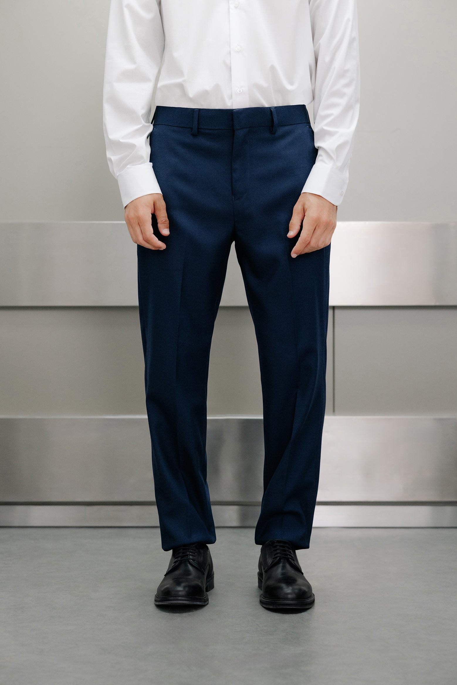 Pantalón traje falso liso