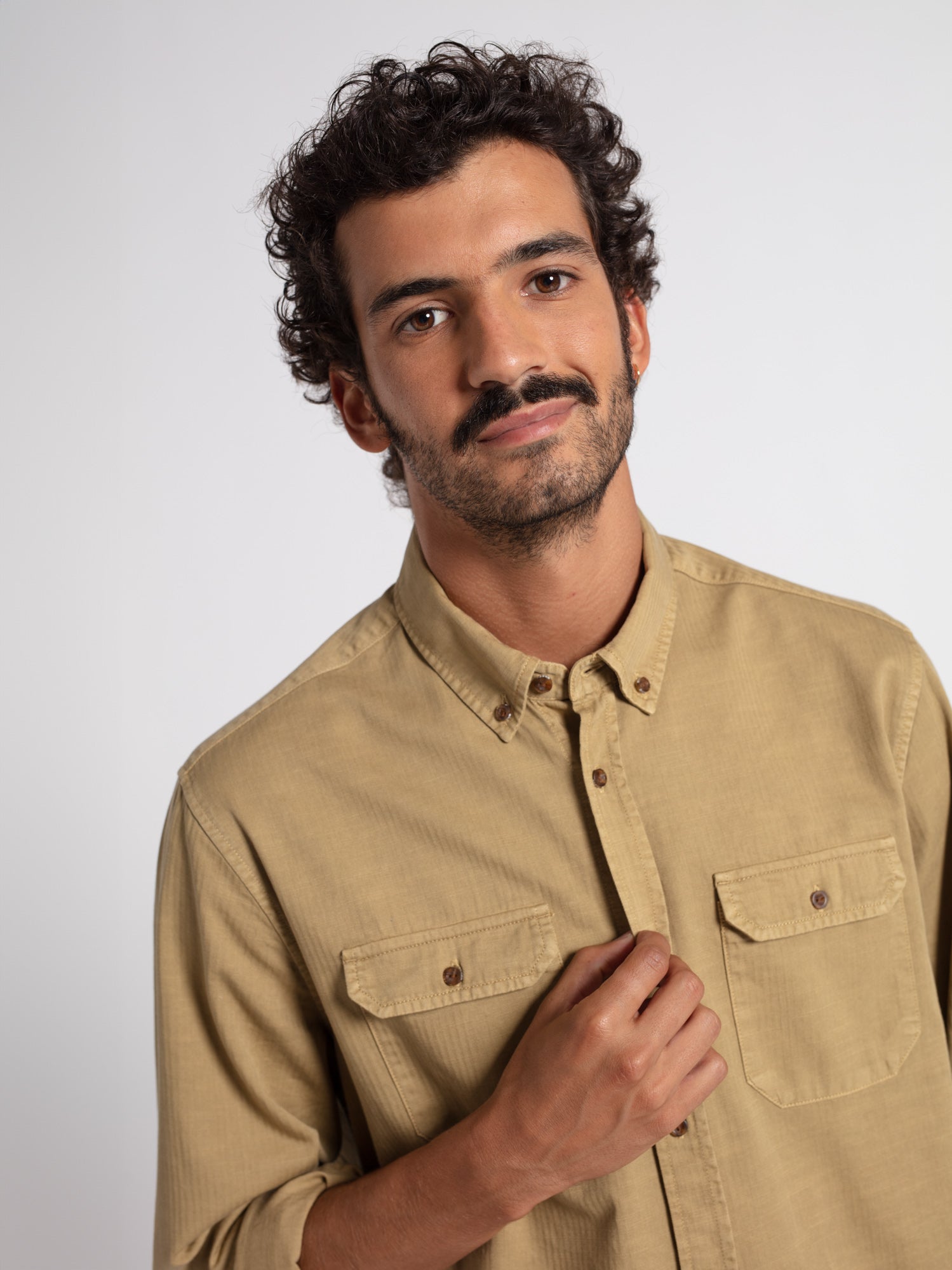 Camisa regular fit espiga delavé