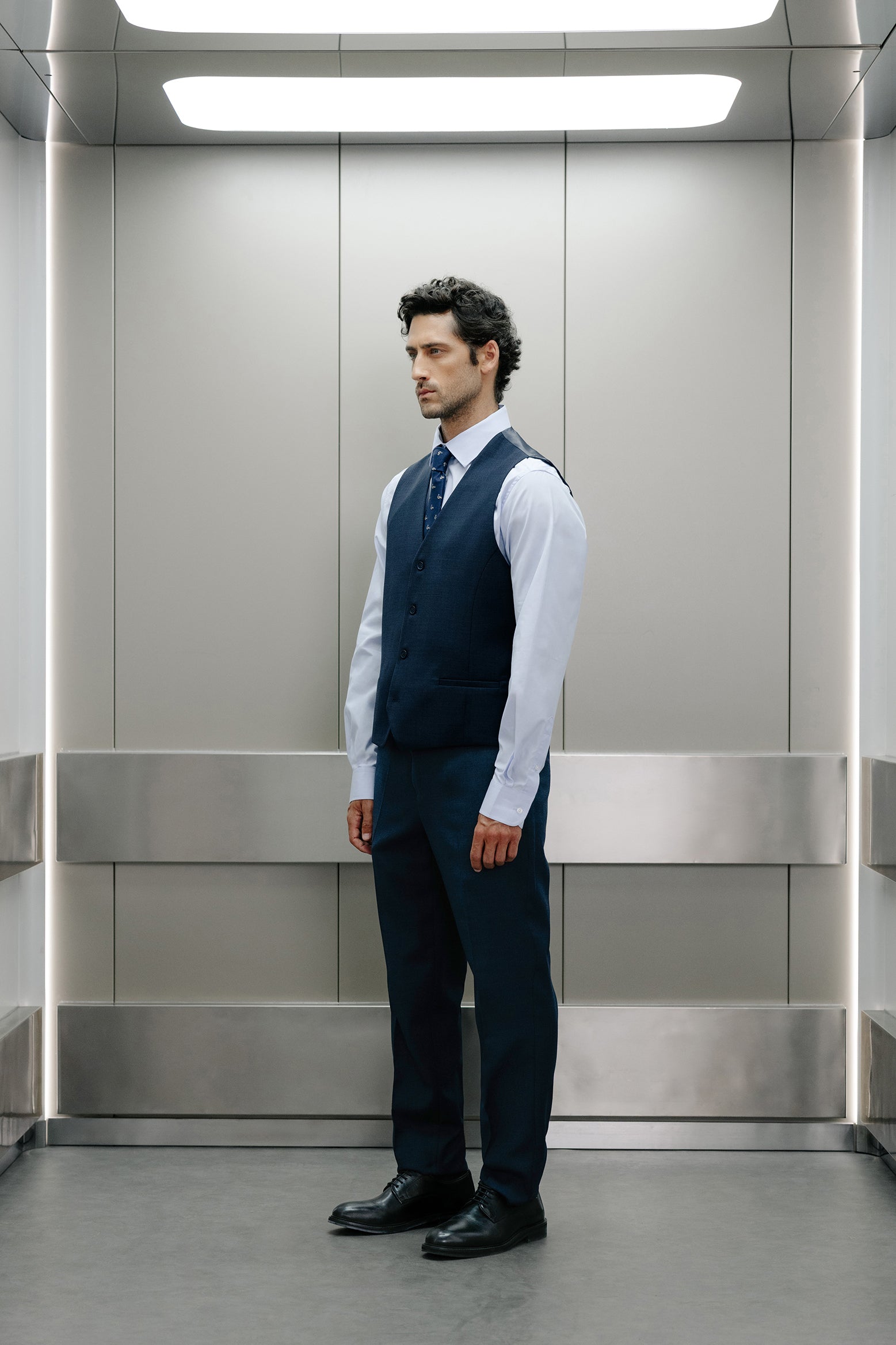 Slim-fit waistcoat in herringbone wool