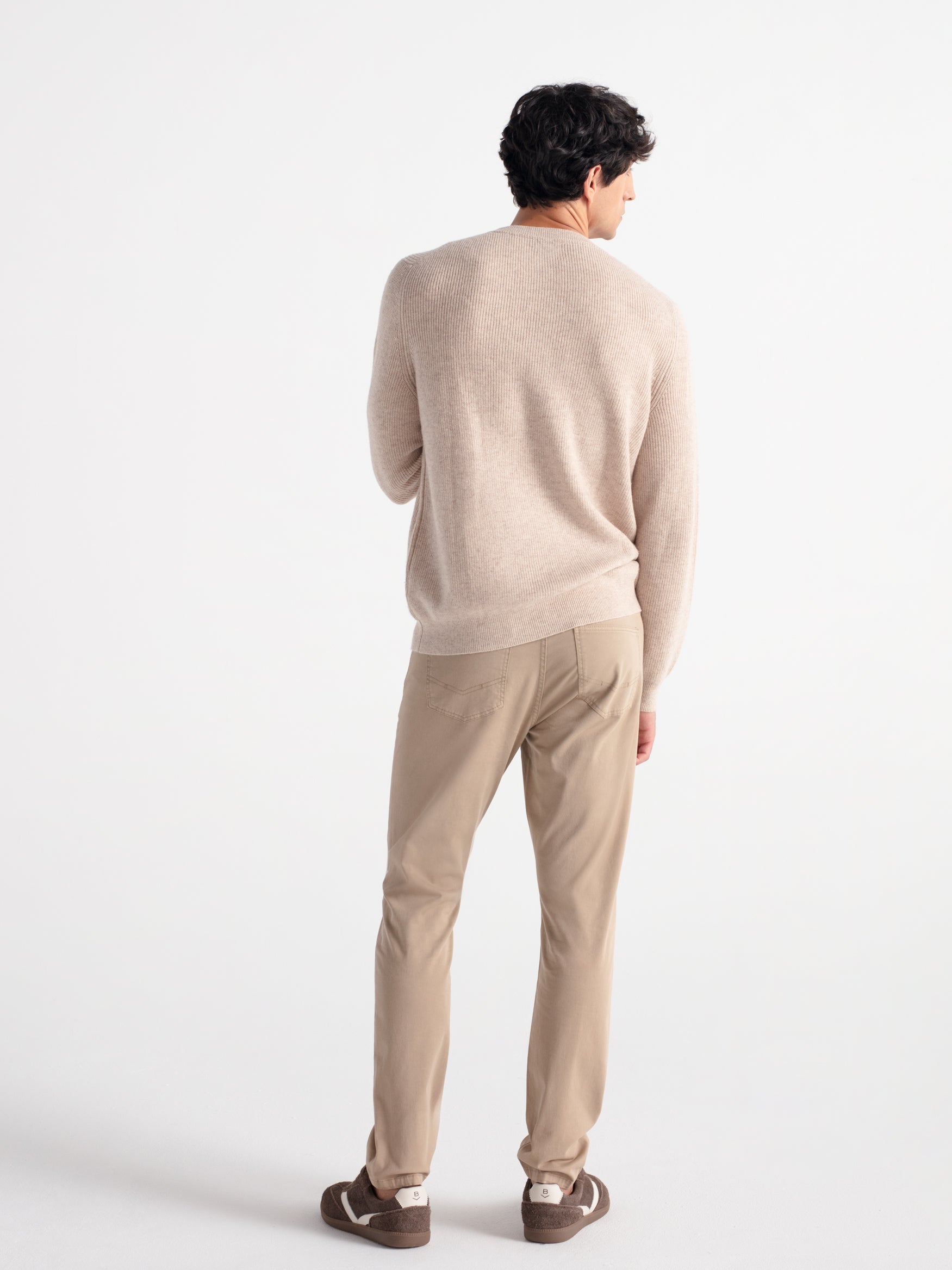 Pantalón slim fit sarga