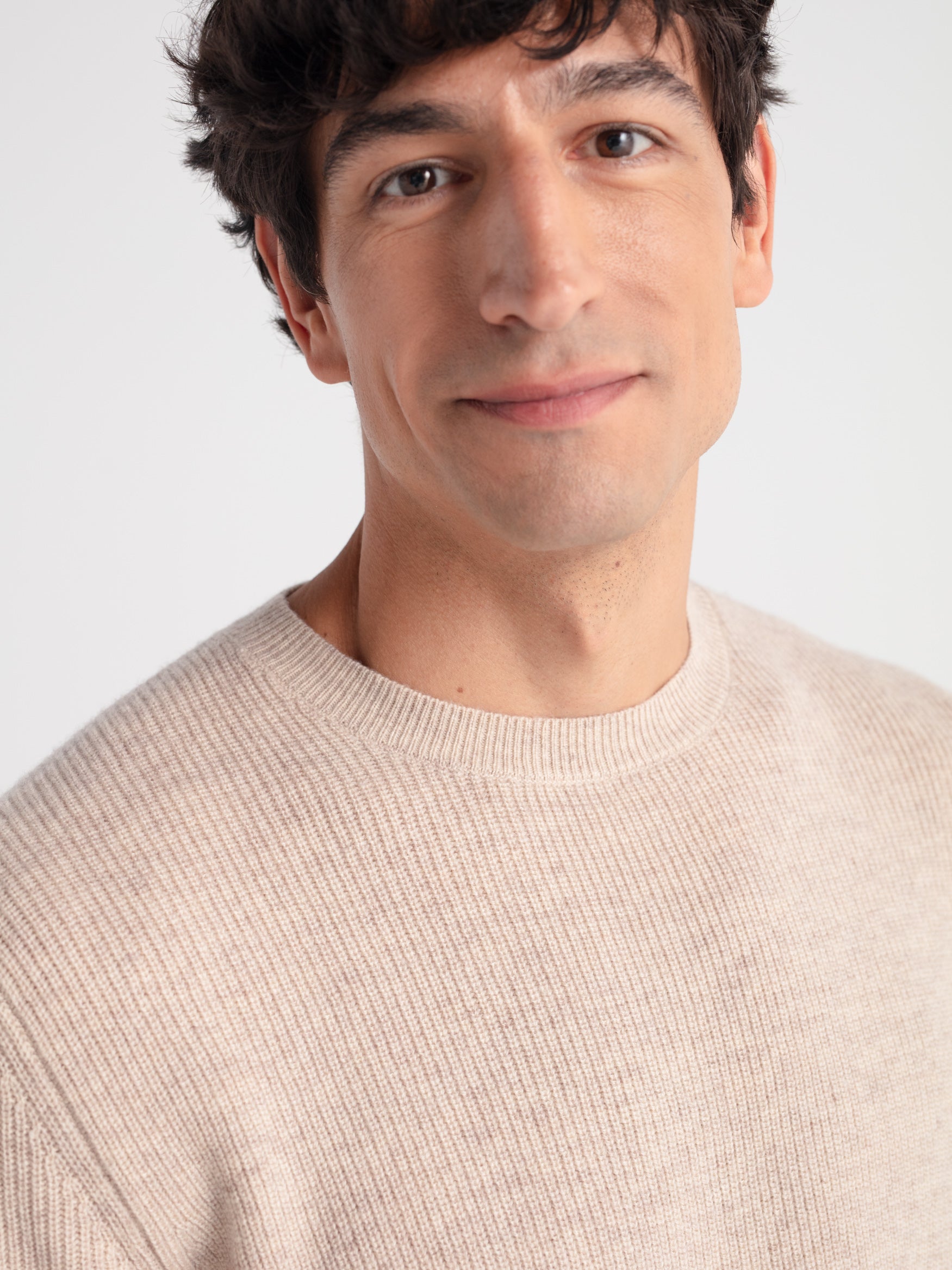 Wool sweater, boxy neck, English stitch.