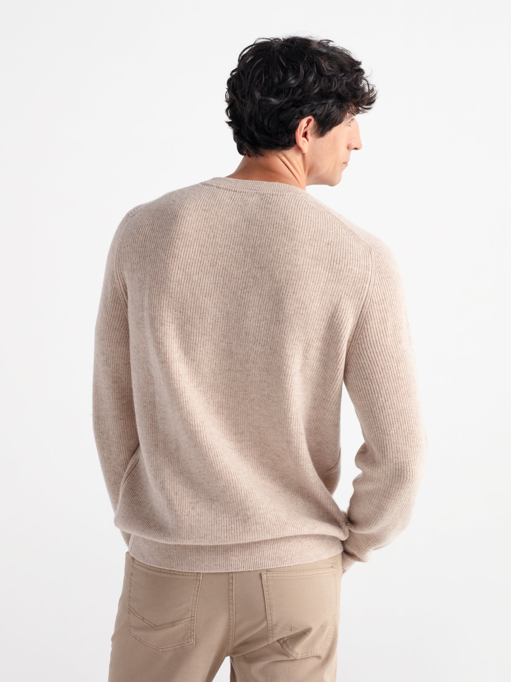 Wool sweater, boxy neck, English stitch.